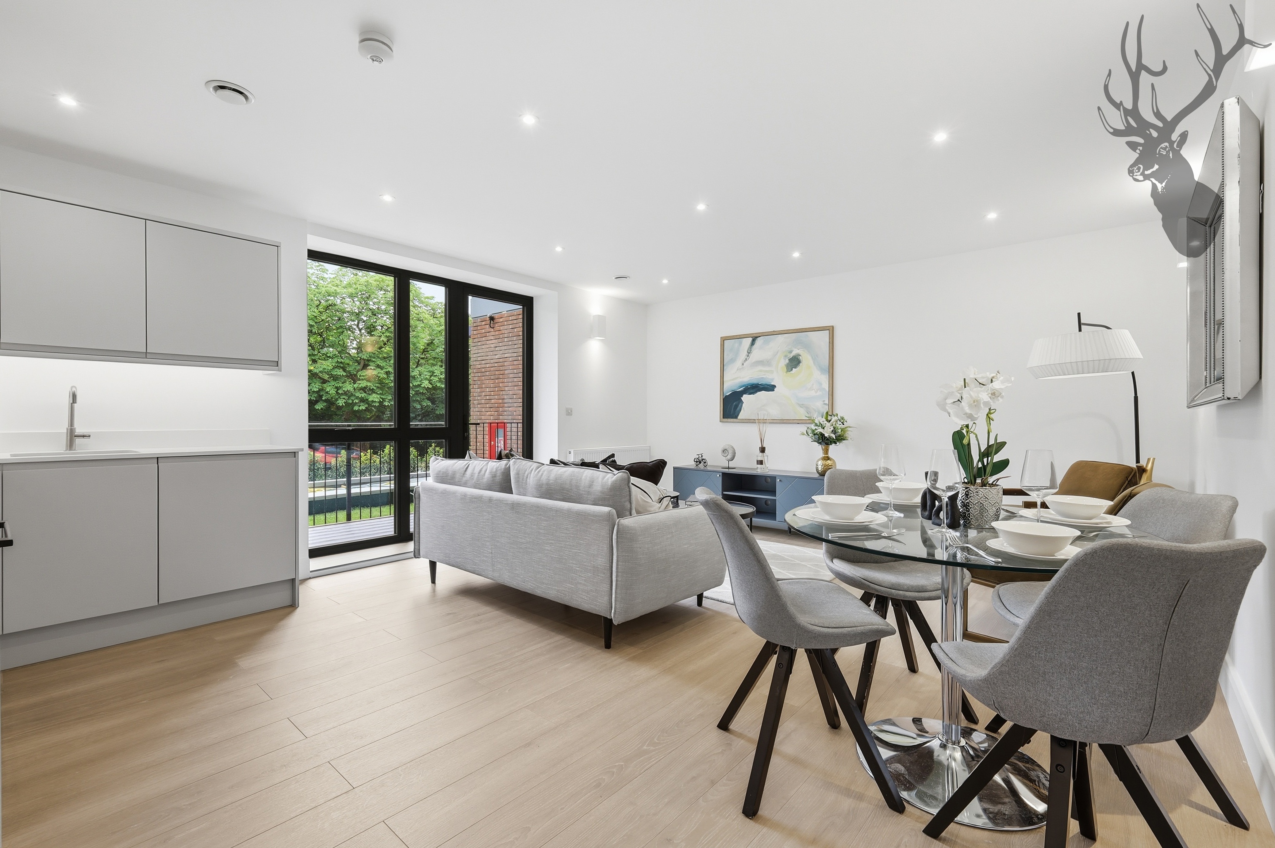 2 bedroom flat for sale, Sentinel House, Woodford Green, IG8, photo 2