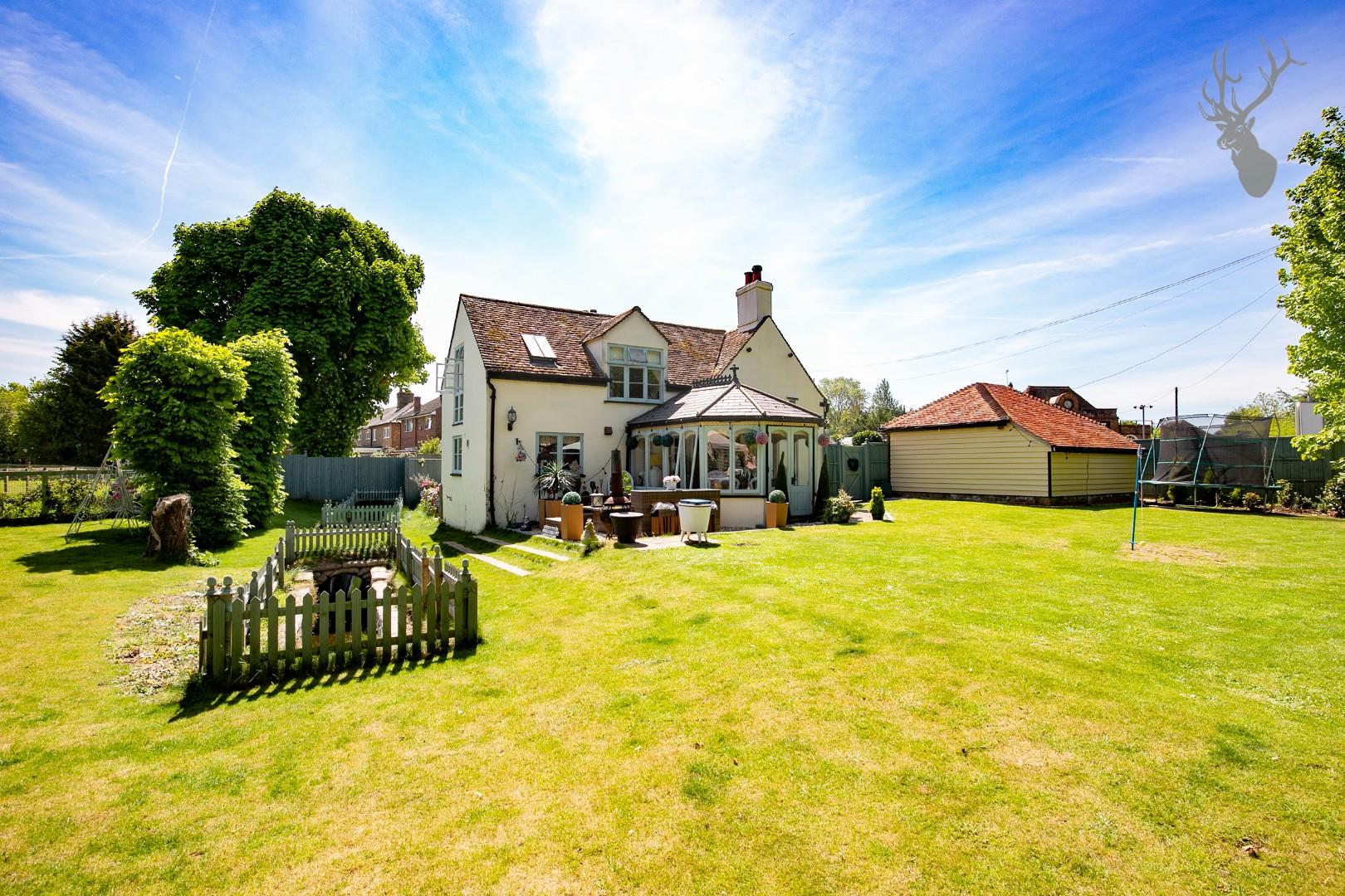 3 bedroom detached house for sale, Fairlawn Epping Road, Waltham Abbey, EN9, photo 2