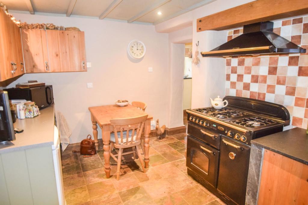 3 bedroom detached house for sale, Penrhiw, Llandysul, SA44
