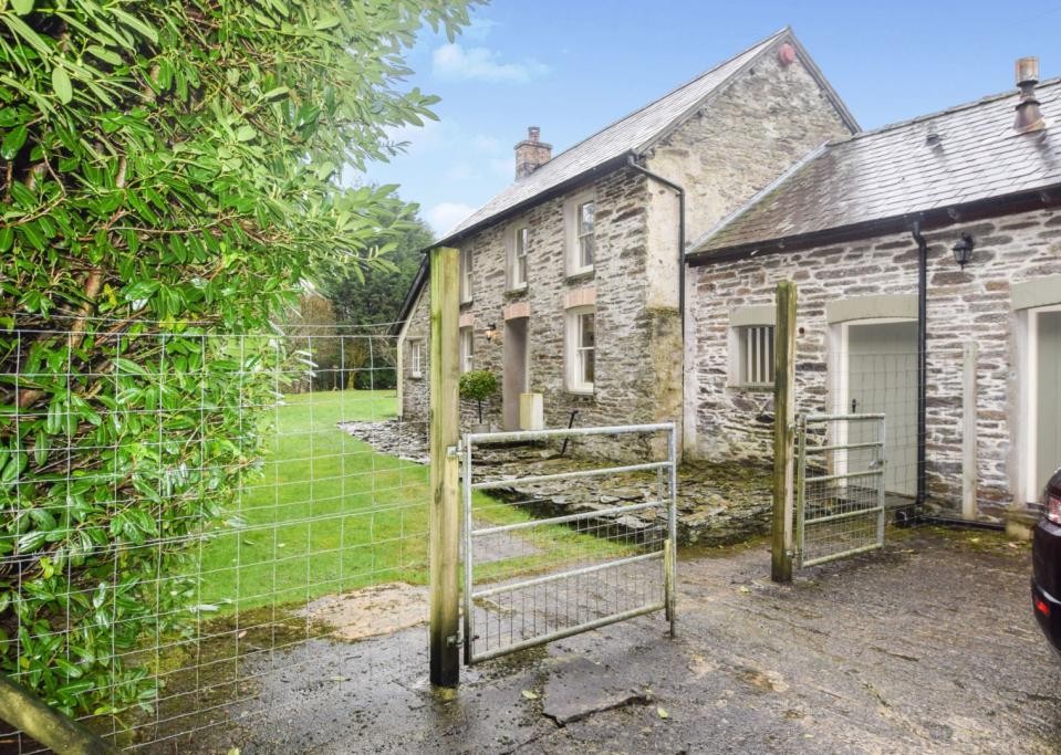 3 bedroom detached house for sale, Penrhiw, Llandysul, SA44