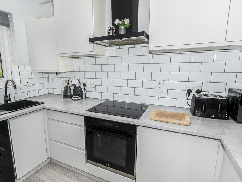 2 bedroom for sale, Walled Meadow, Andover, SP10, photo 5