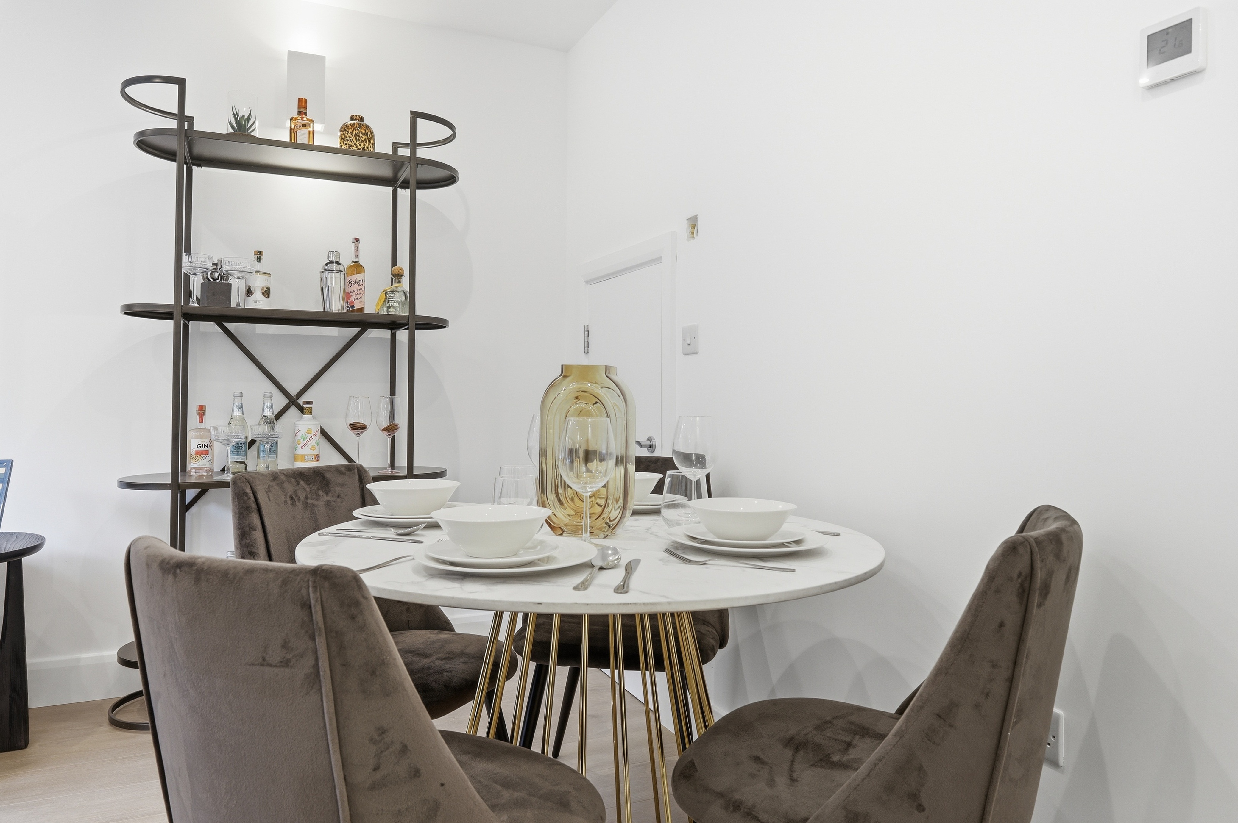 3 bedroom terraced house for sale, Shield Walk, Woodford Green, IG8, photo 4