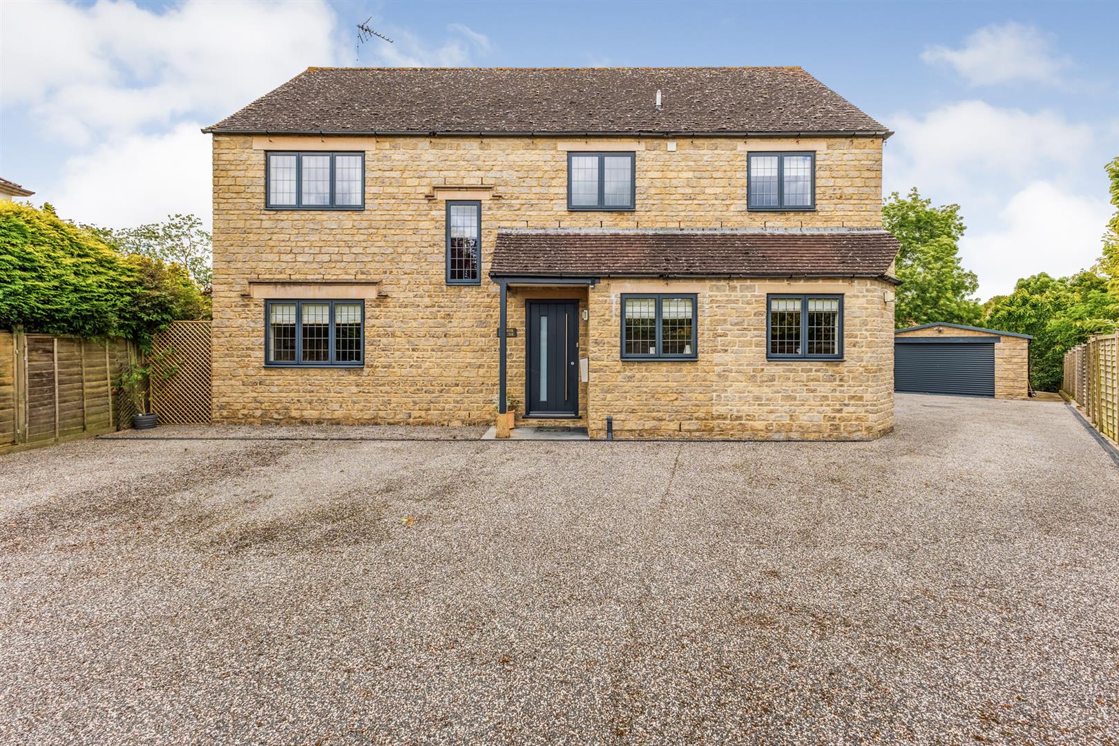 4 bedroom detached house for sale, Brook House Cotswold Close, Shipston-On-Stour, CV36