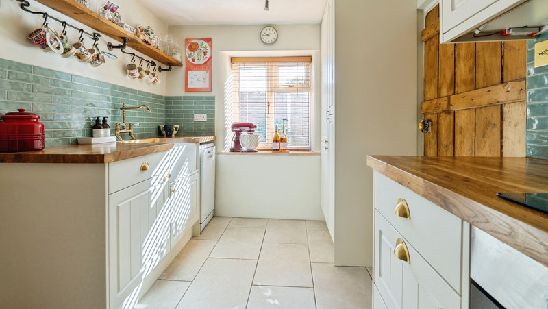 2 bedroom for sale, The Rank, Andover, SP11, photo 2