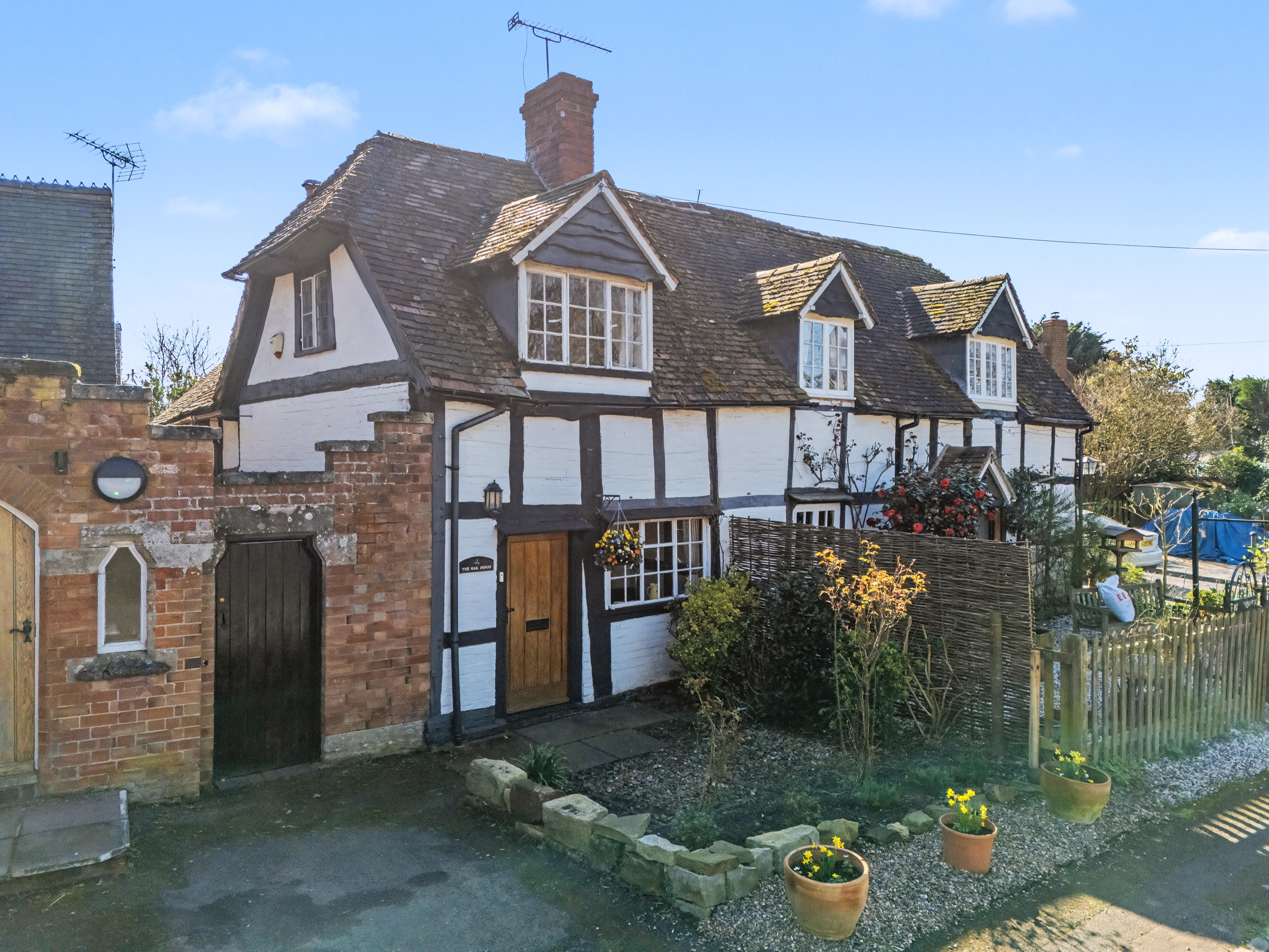 3 bedroom semi detached cottage for sale, Oak House The Green, Evesham, WR11