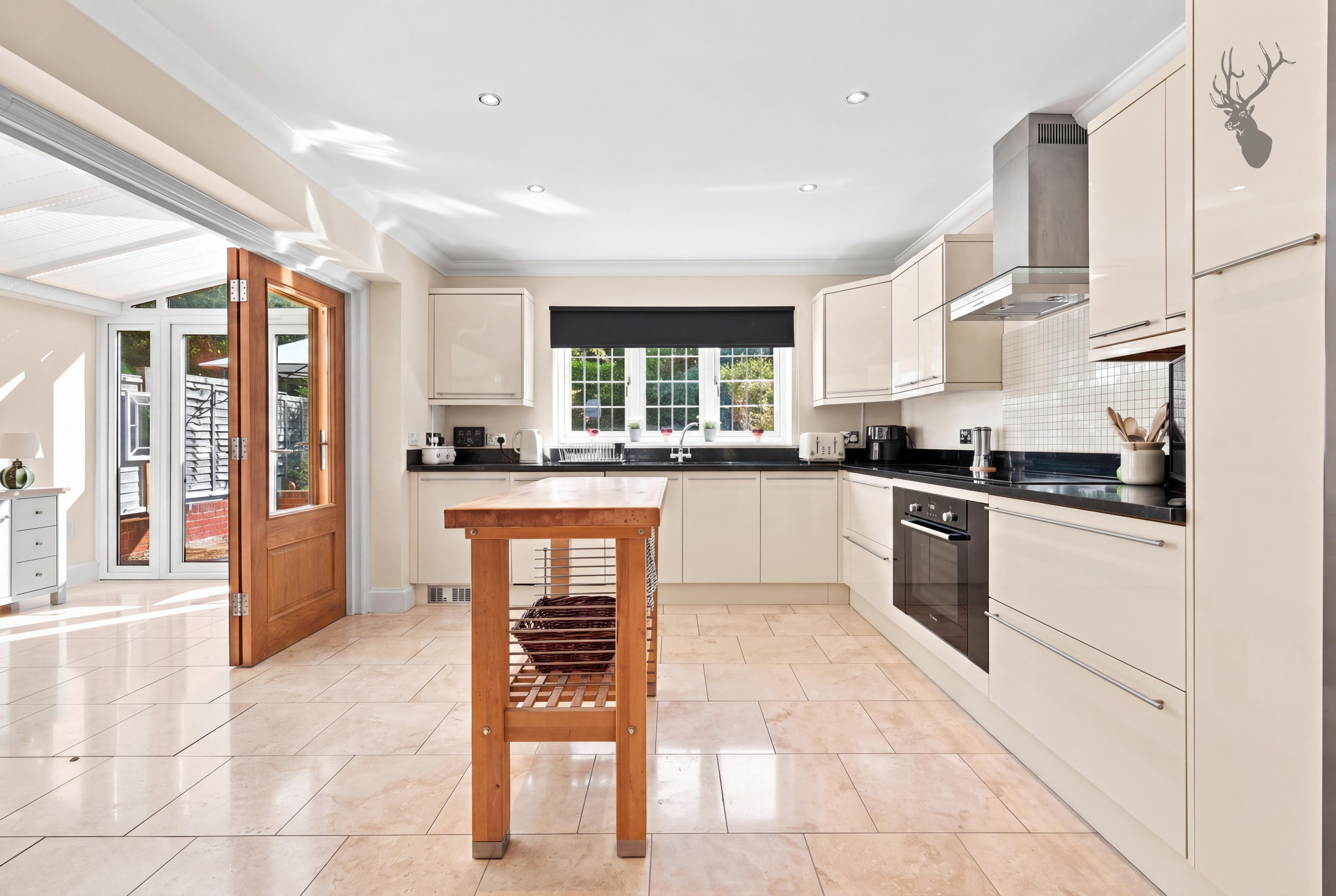 5 bedroom detached house for sale, Morgan Crescent, Epping, CM16, photo 5