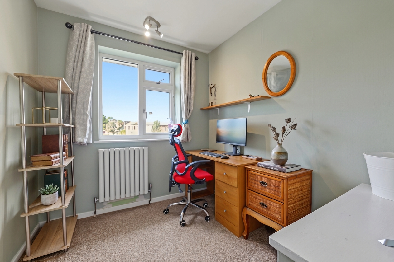 3 bedroom semi detached house for sale, Parklands Drive, Loughborough, LE11