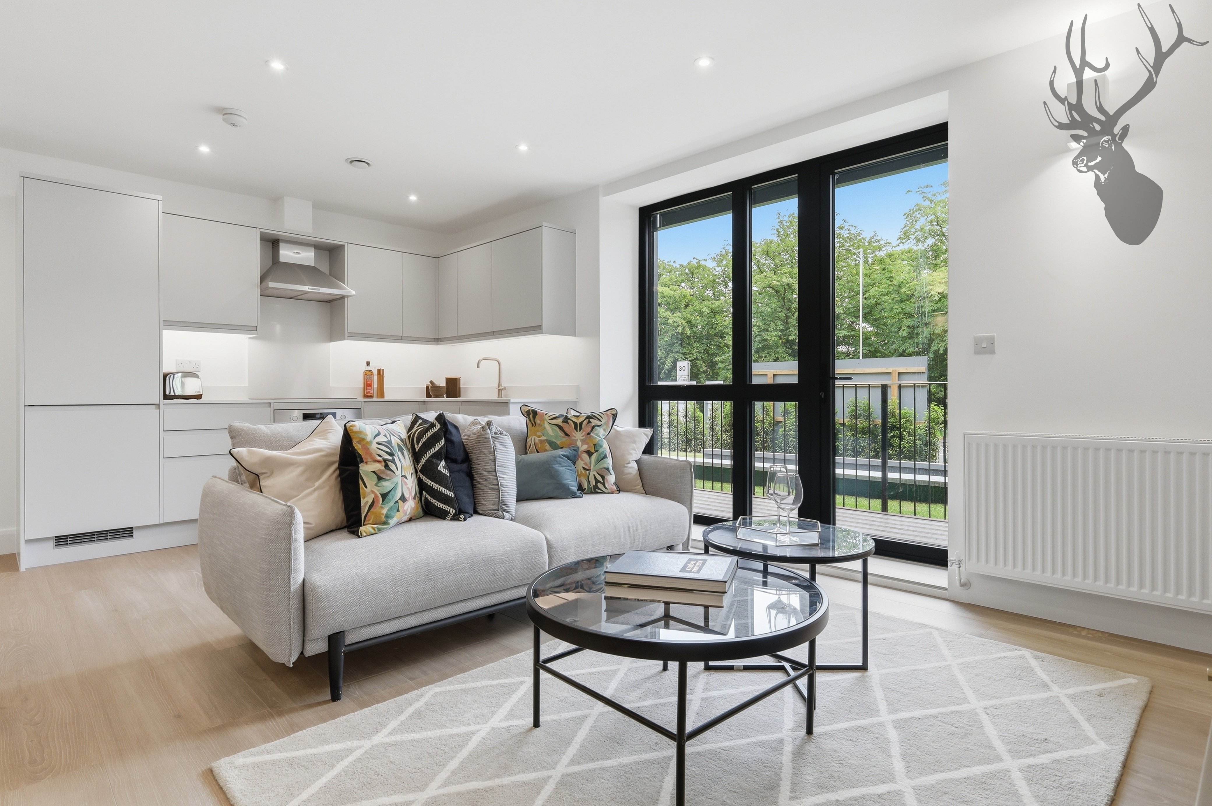 2 bedroom flat for sale, Sentinel House, Woodford Green, IG8, photo 2