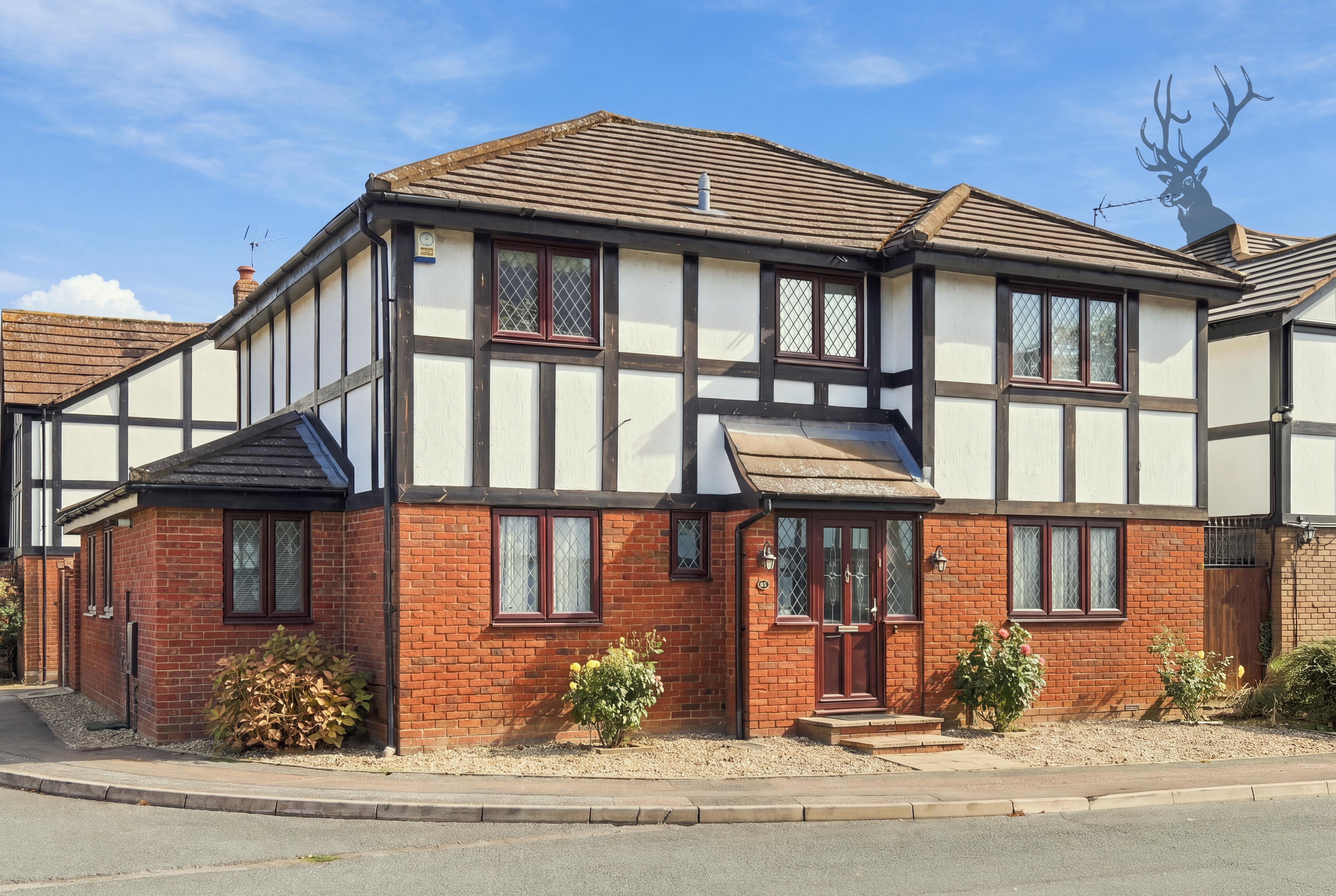 4 bedroom detached house for sale, Canterbury Close, Chigwell, IG7