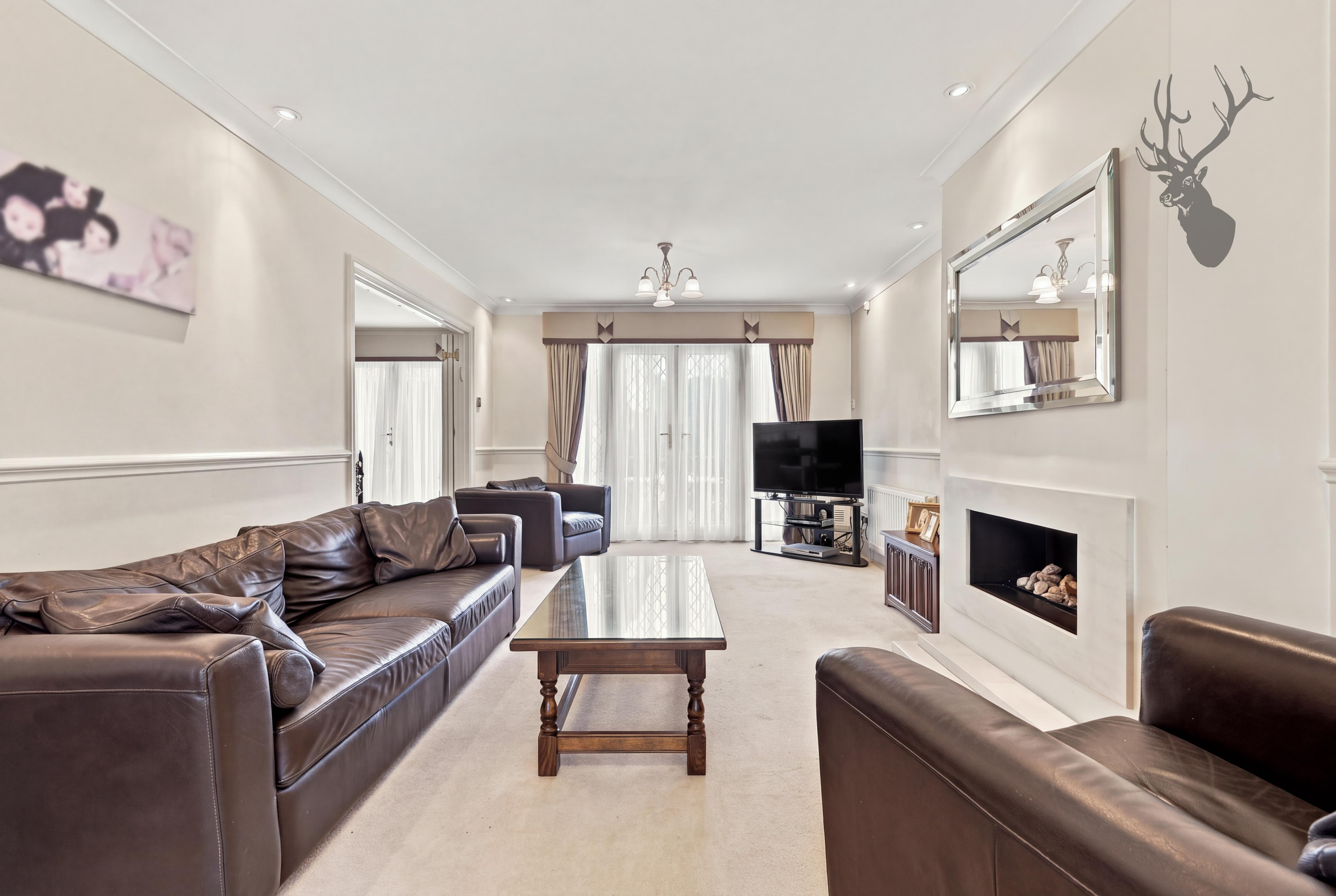 4 bedroom detached house for sale, Canterbury Close, Chigwell, IG7, photo 2