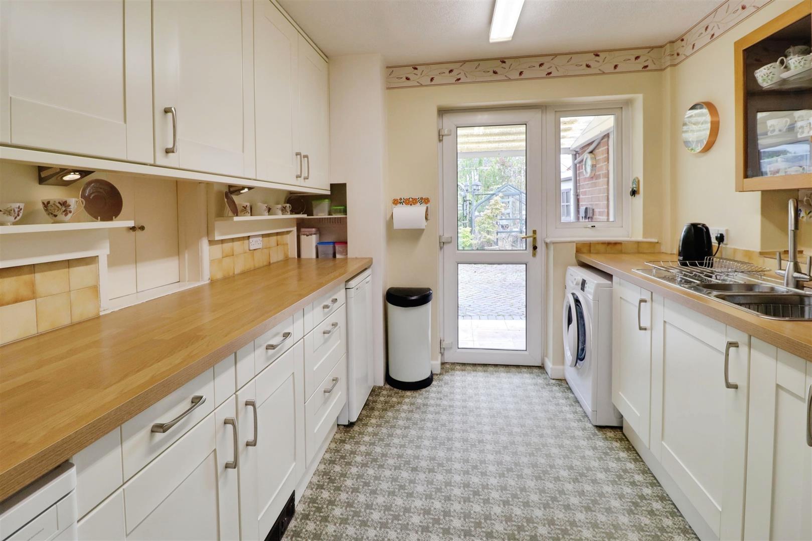 3 bedroom house for sale, Oak Tree Close, Crewe, CW1, photo 2