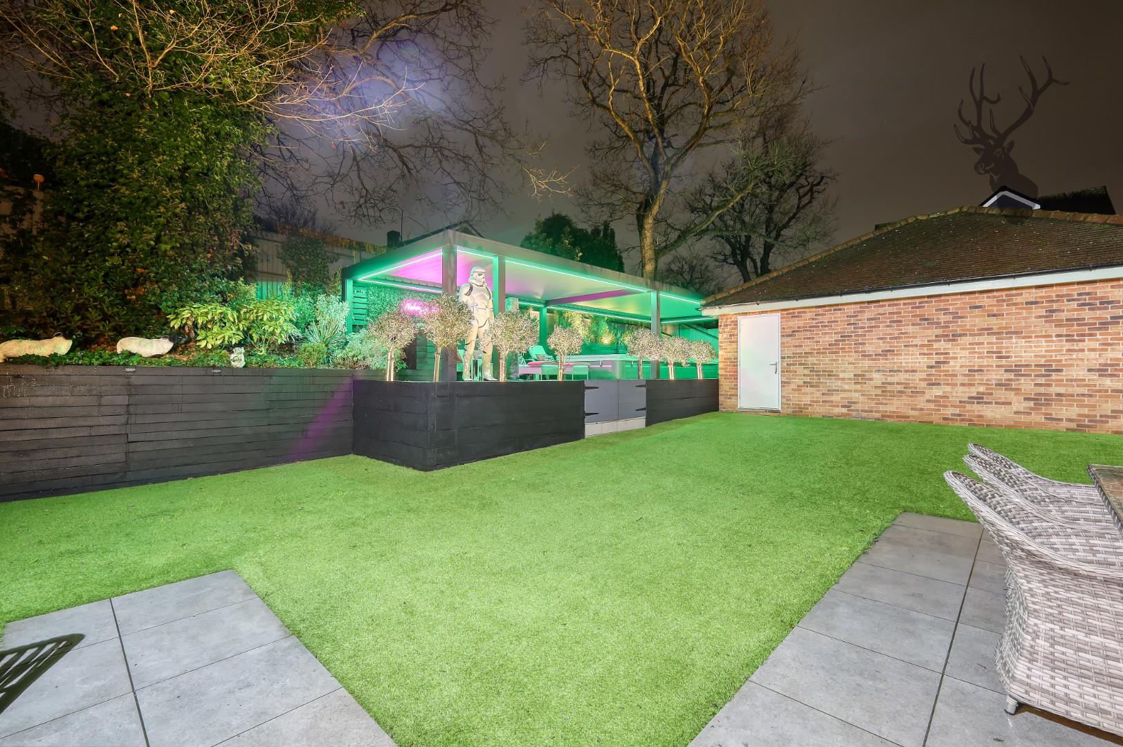 5 bedroom detached house for sale, Jasmine Close, Brentwood, CM13, photo 2