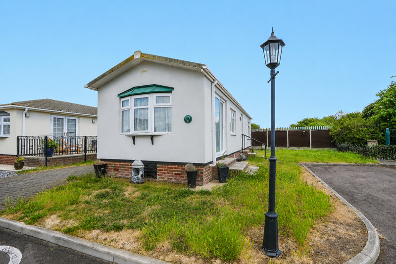 2 bedroom for sale, R784 Creek Road, Canvey Island, SS8, photo 2