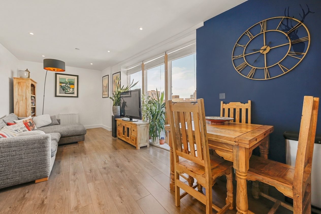 2 bedroom flat for sale, Hoey Court, London, E3, photo 2