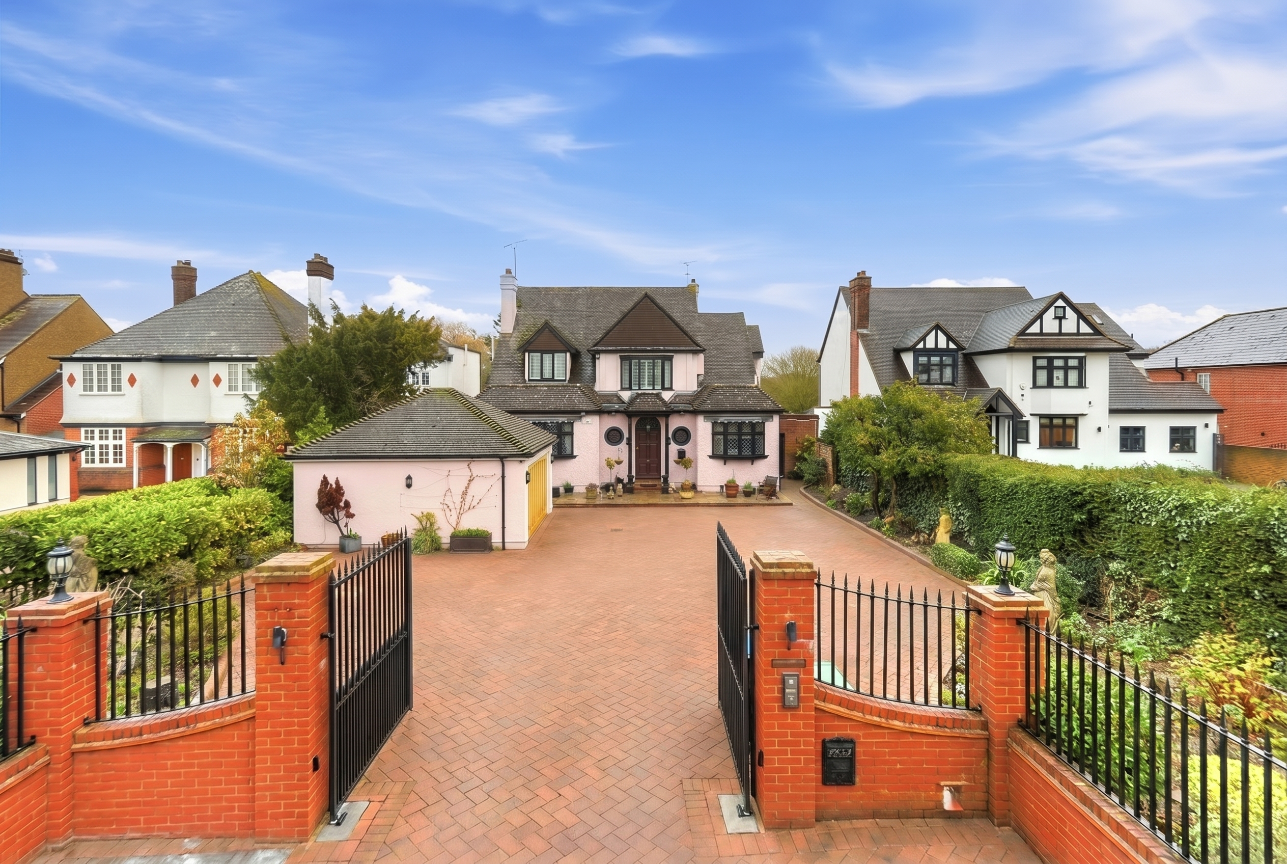 5 bedroom detached house for sale, Farndon Bury Road, London, E4