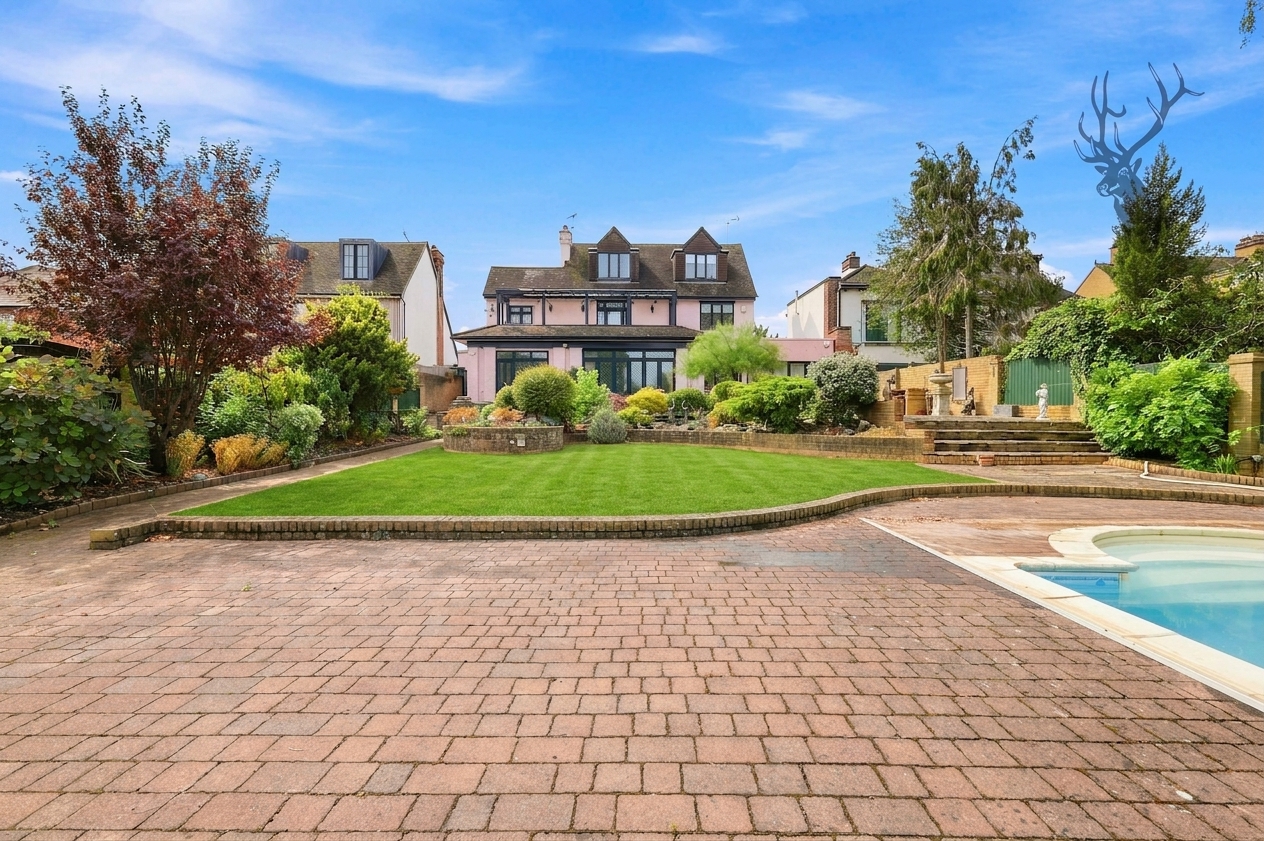 5 bedroom detached house for sale, Farndon Bury Road, London, E4, photo 2