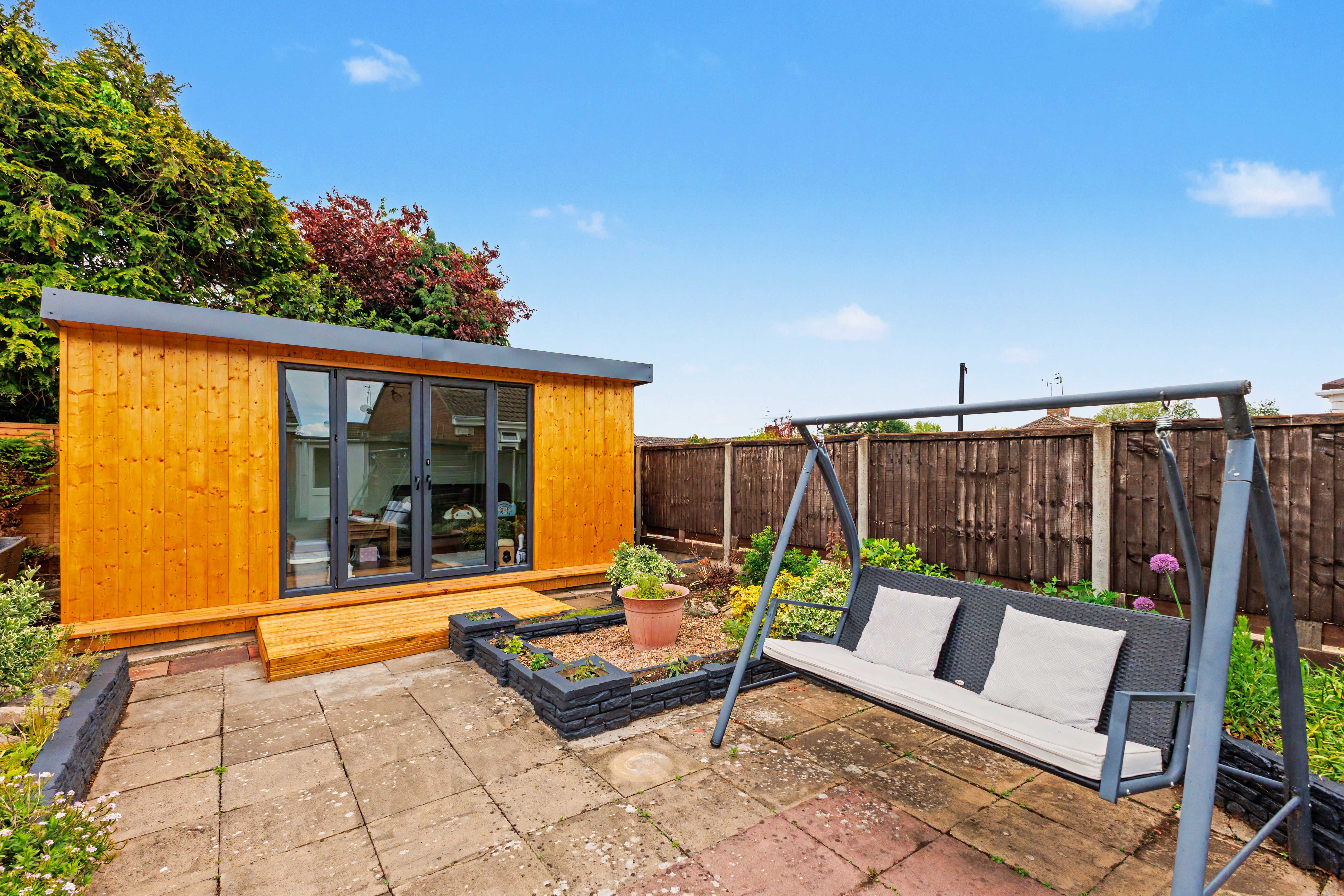 2 bedroom detached bungalow for sale, Owletts End, Evesham, WR11