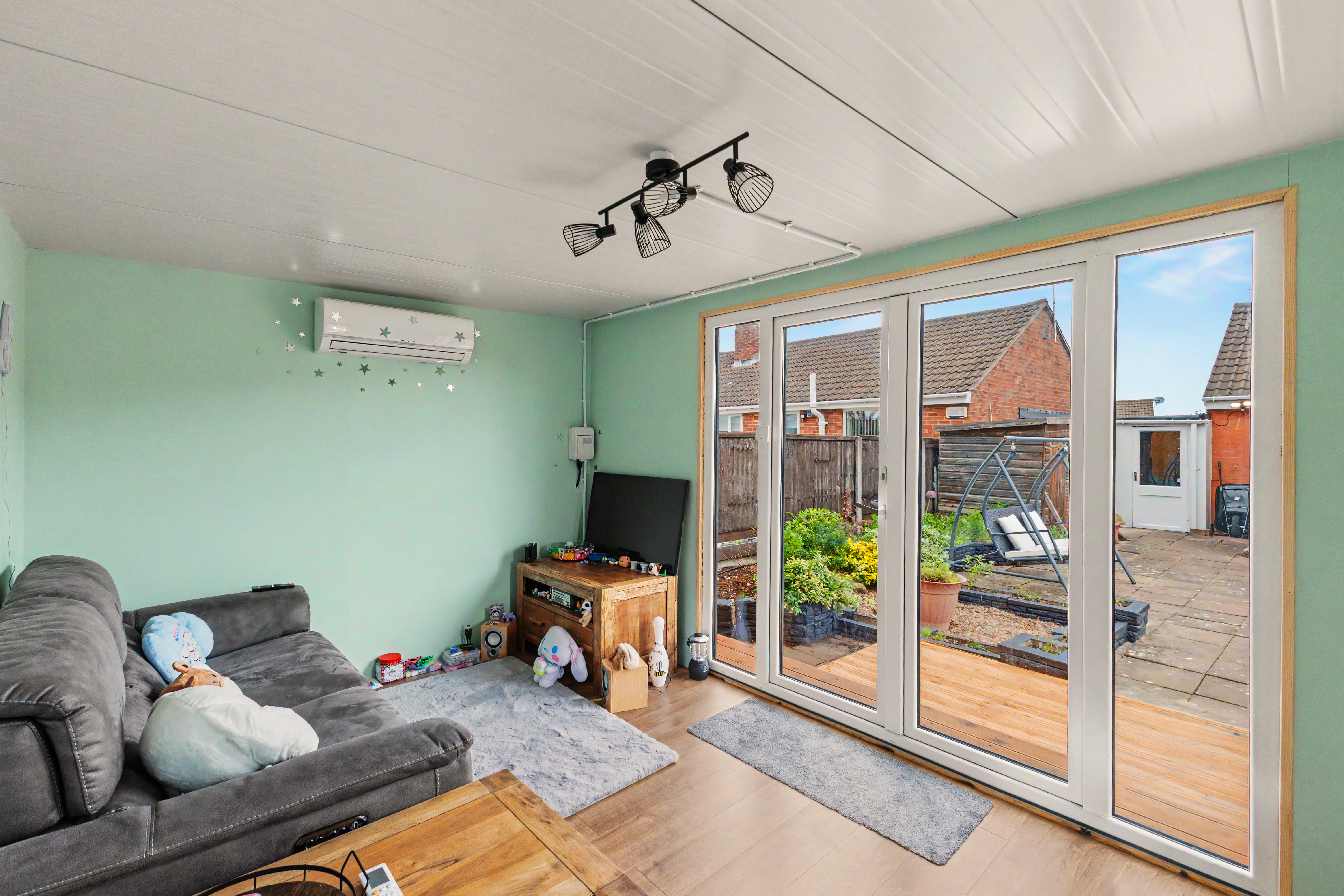 2 bedroom detached bungalow for sale, Owletts End, Evesham, WR11