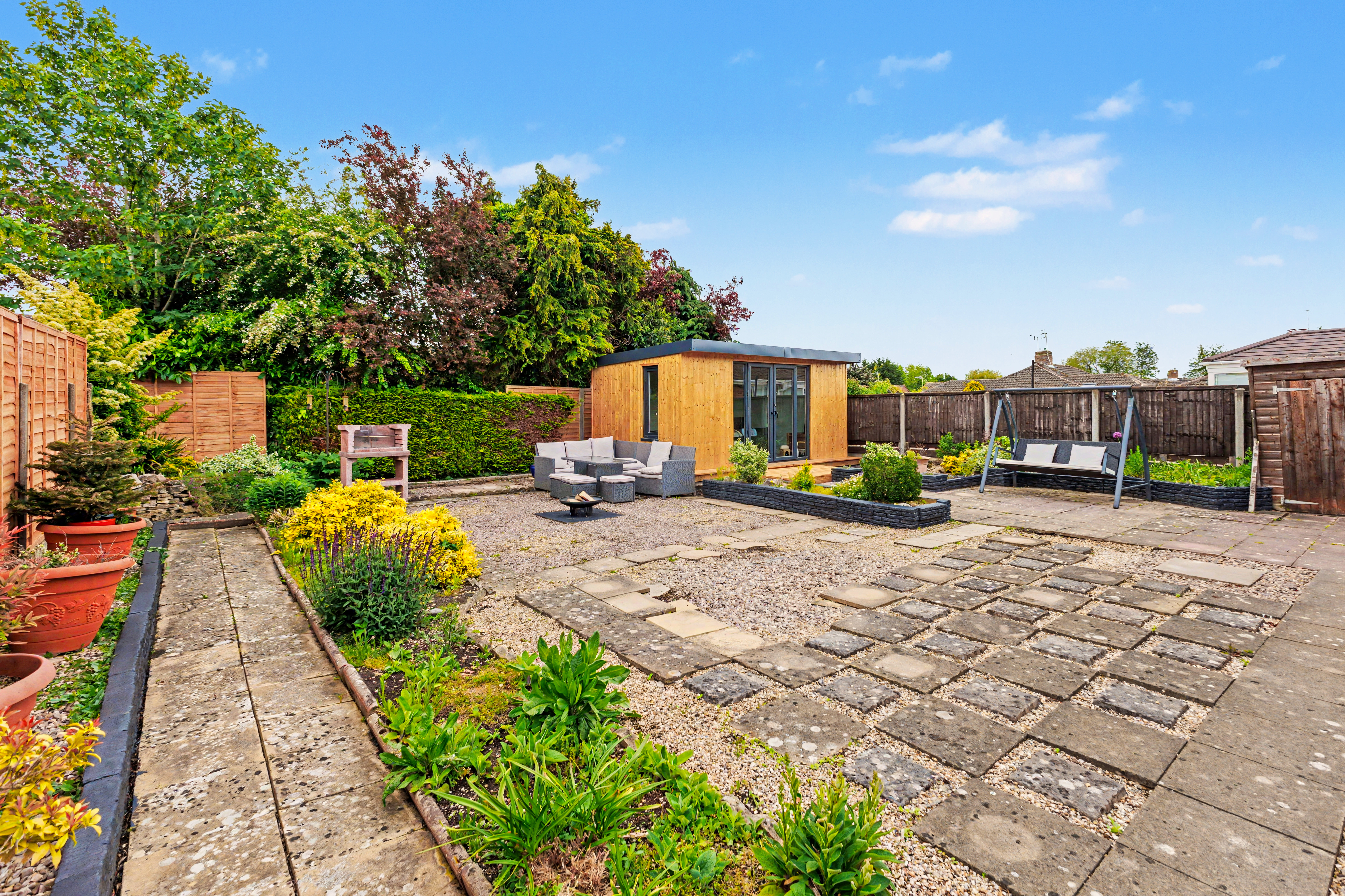 2 bedroom detached bungalow for sale, Owletts End, Evesham, WR11