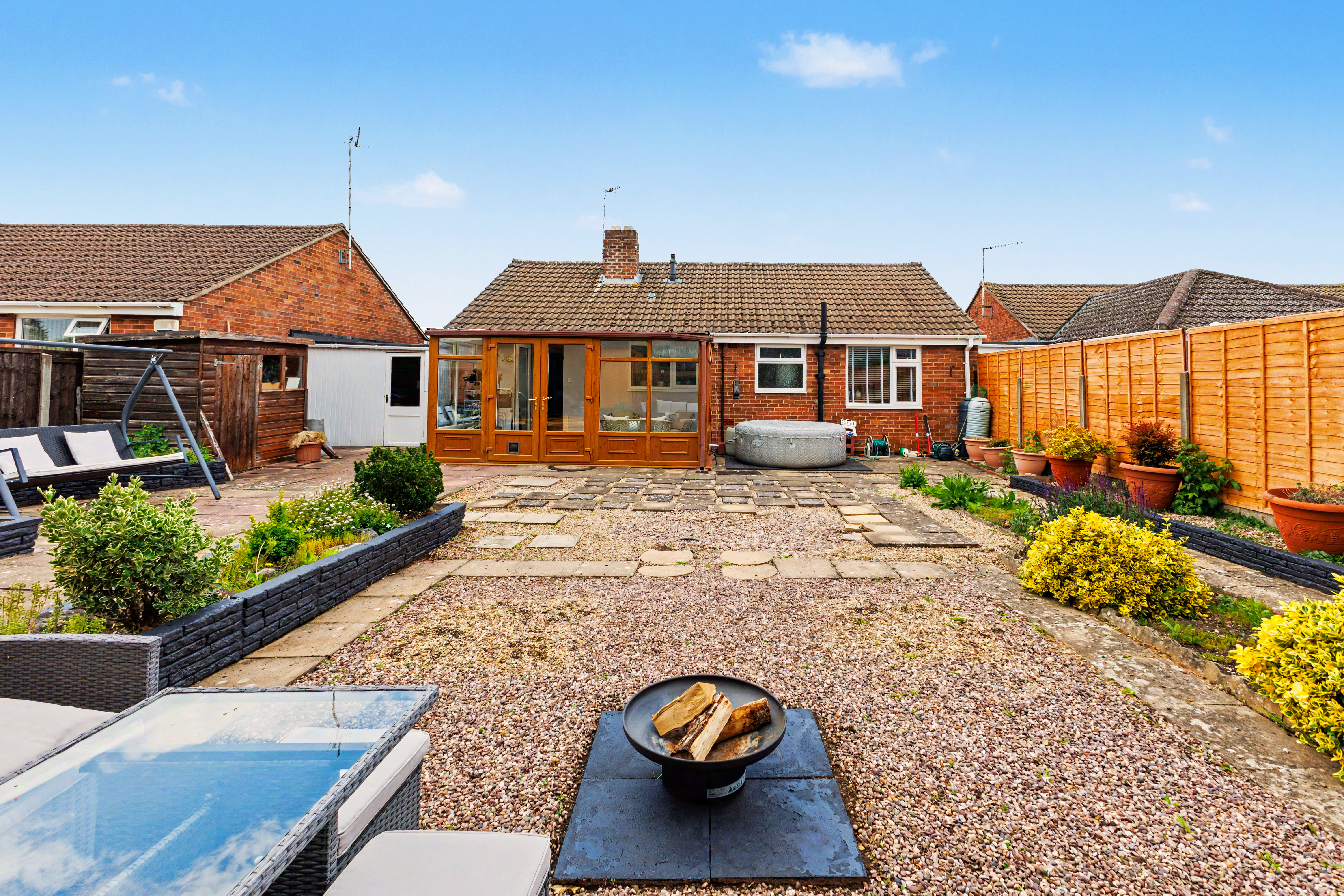 2 bedroom detached bungalow for sale, Owletts End, Evesham, WR11