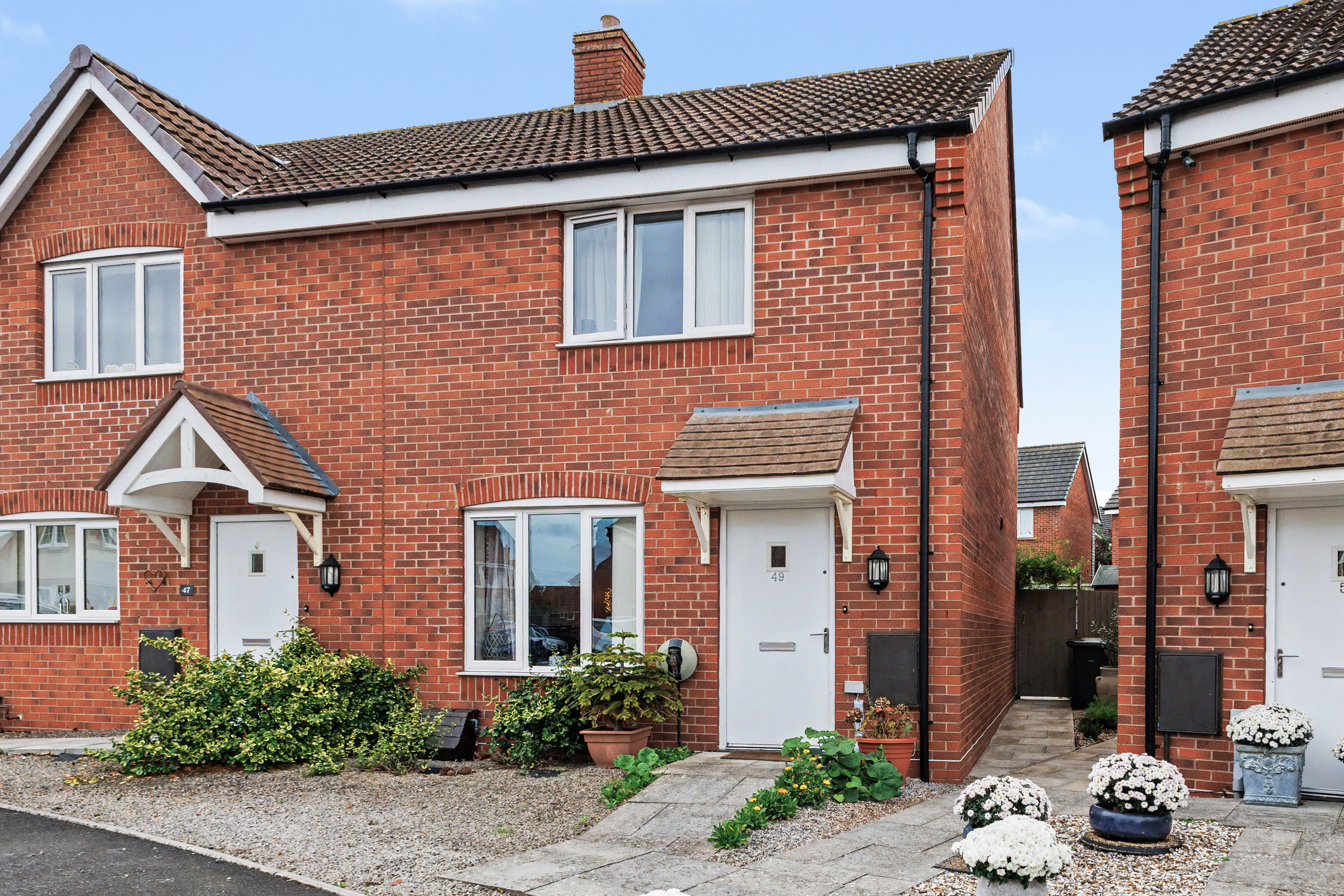 2 bedroom semi detached house for sale, Crump Way, Evesham, WR11, photo 1