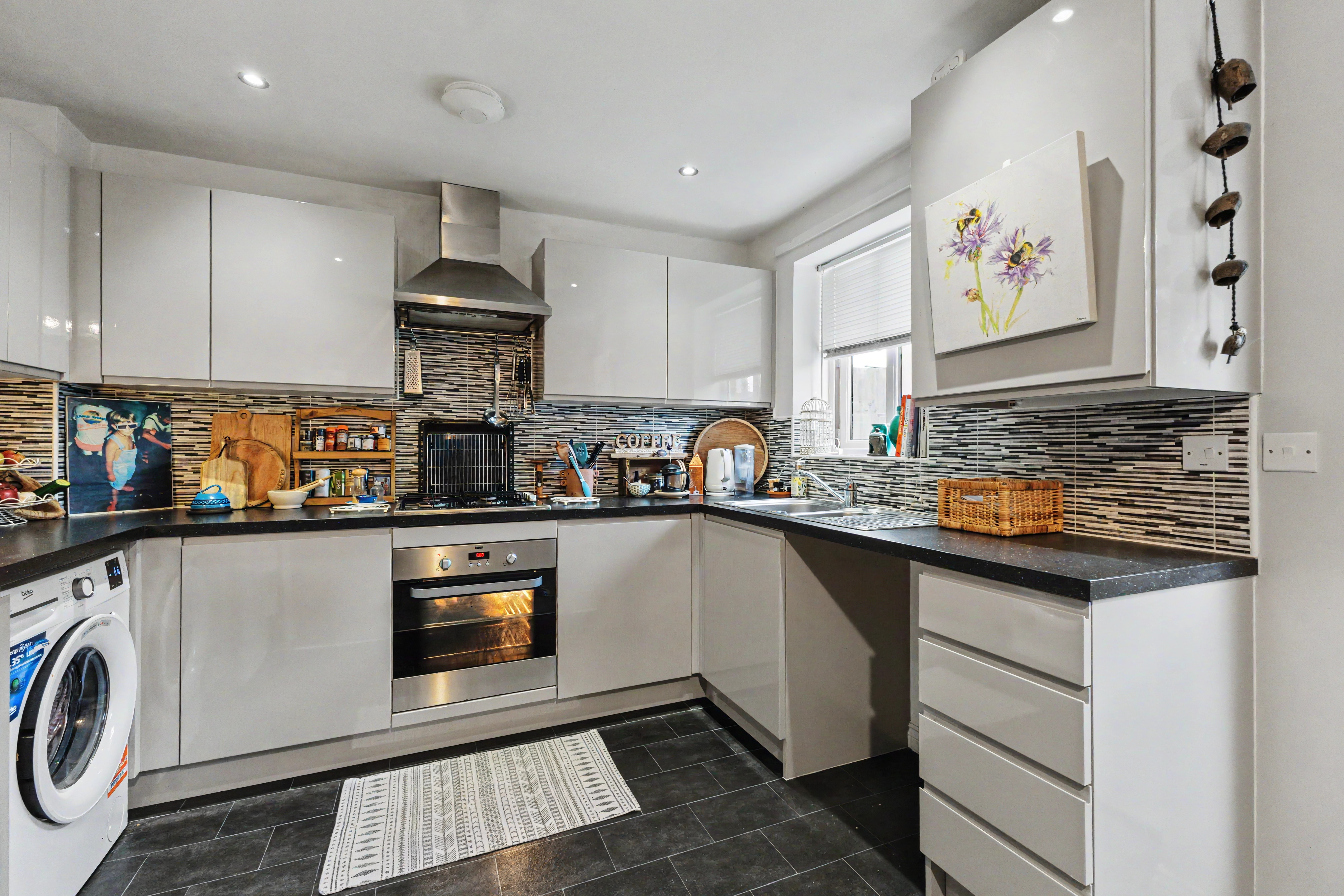 2 bedroom semi detached house for sale, Crump Way, Evesham, WR11, photo 3