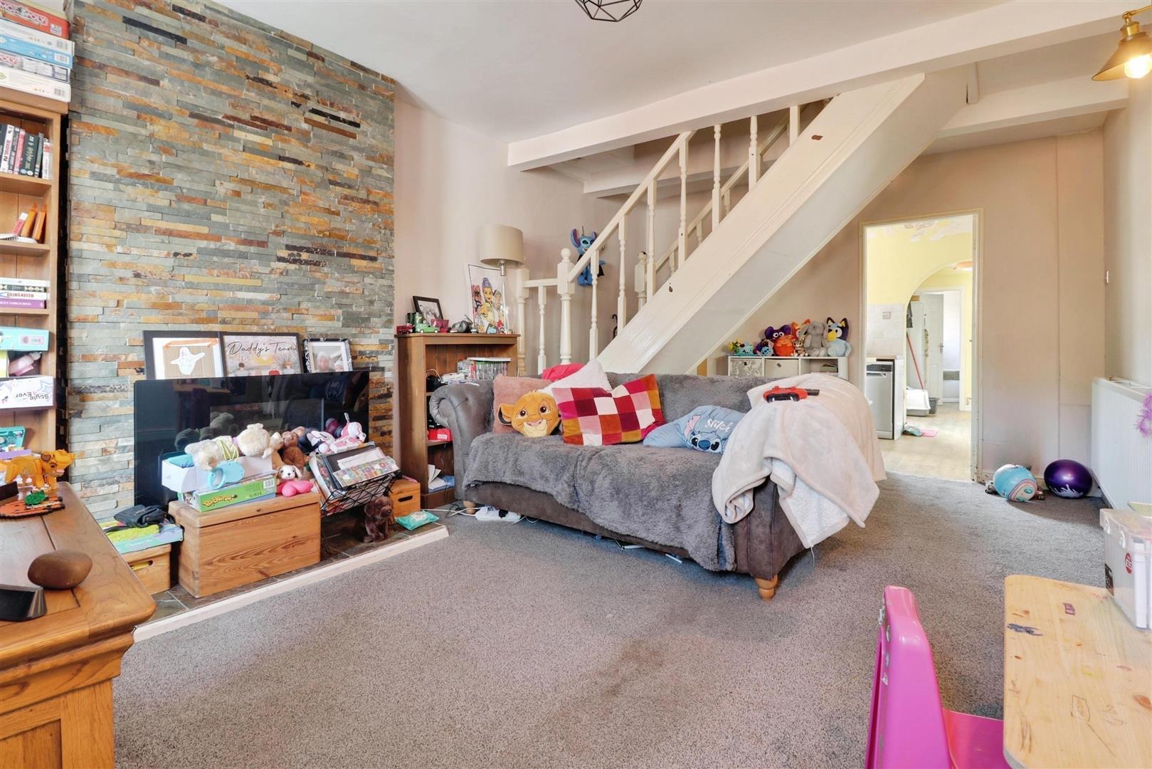 3 bedroom house for sale, Dean Hollow, Stoke-On-Trent, ST7, photo 3