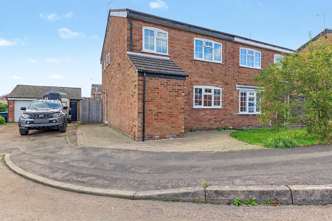 3 bedroom semi detached house for sale, Disraeli Close, Leicester, LE8
