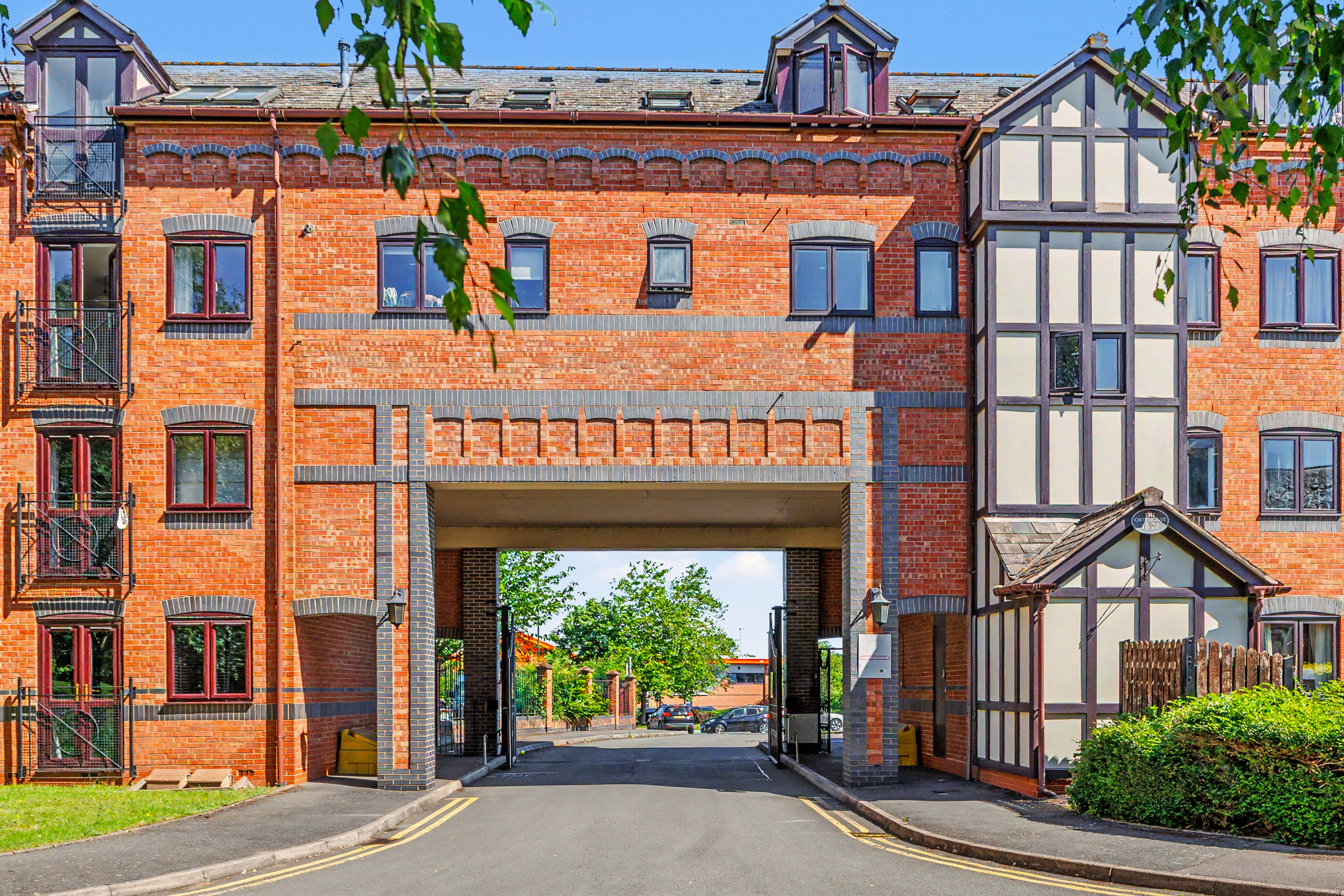 2 bedroom flat for sale, Gatehouse The Moorings, Leamington Spa, CV31
