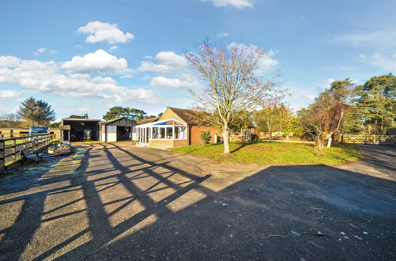 3 bedroom detached bungalow for sale, Brackenside Stables, Woodhall Spa, LN10