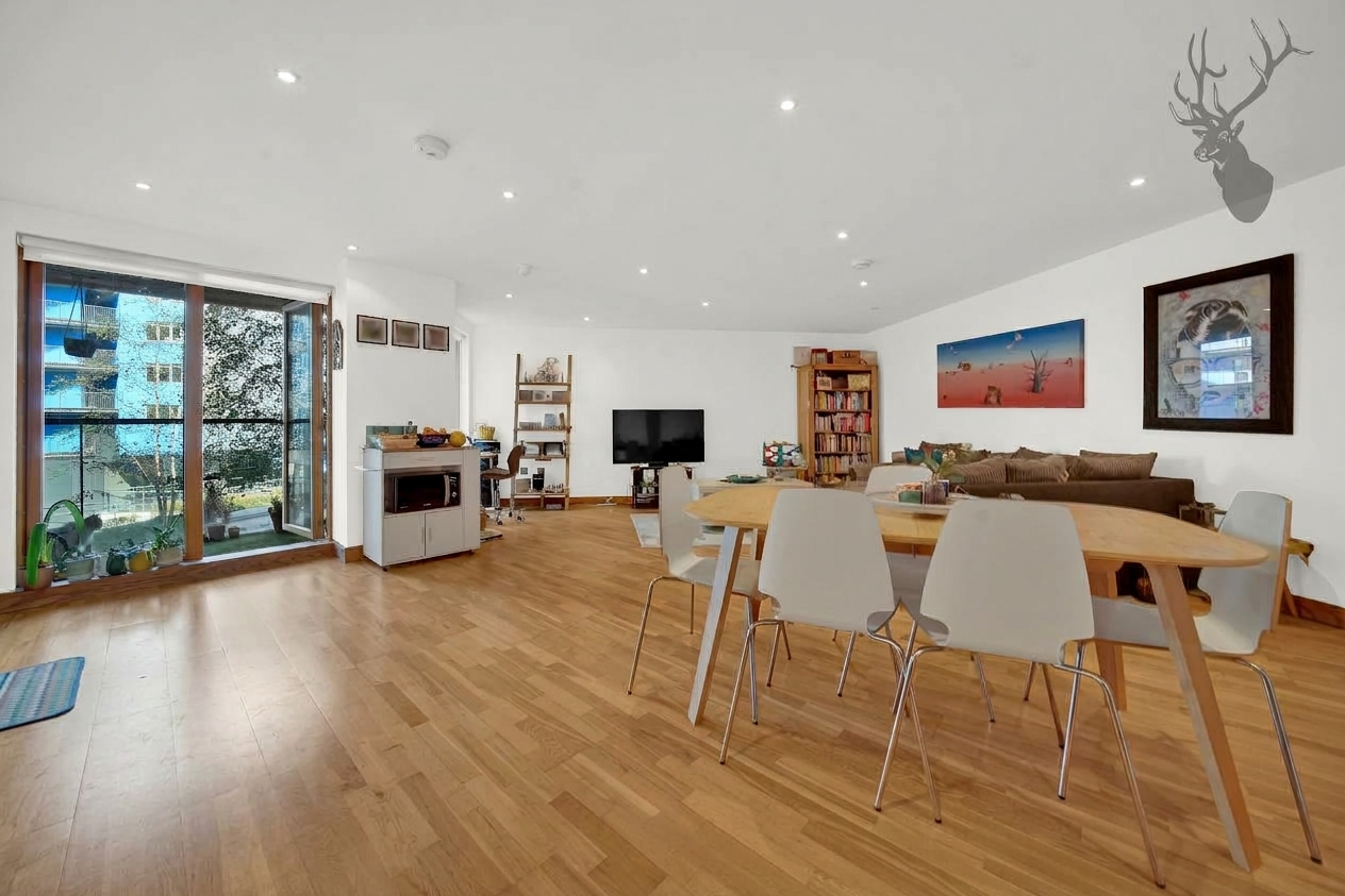 2 bedroom flat for sale, Ink Court, London, E3, photo 2