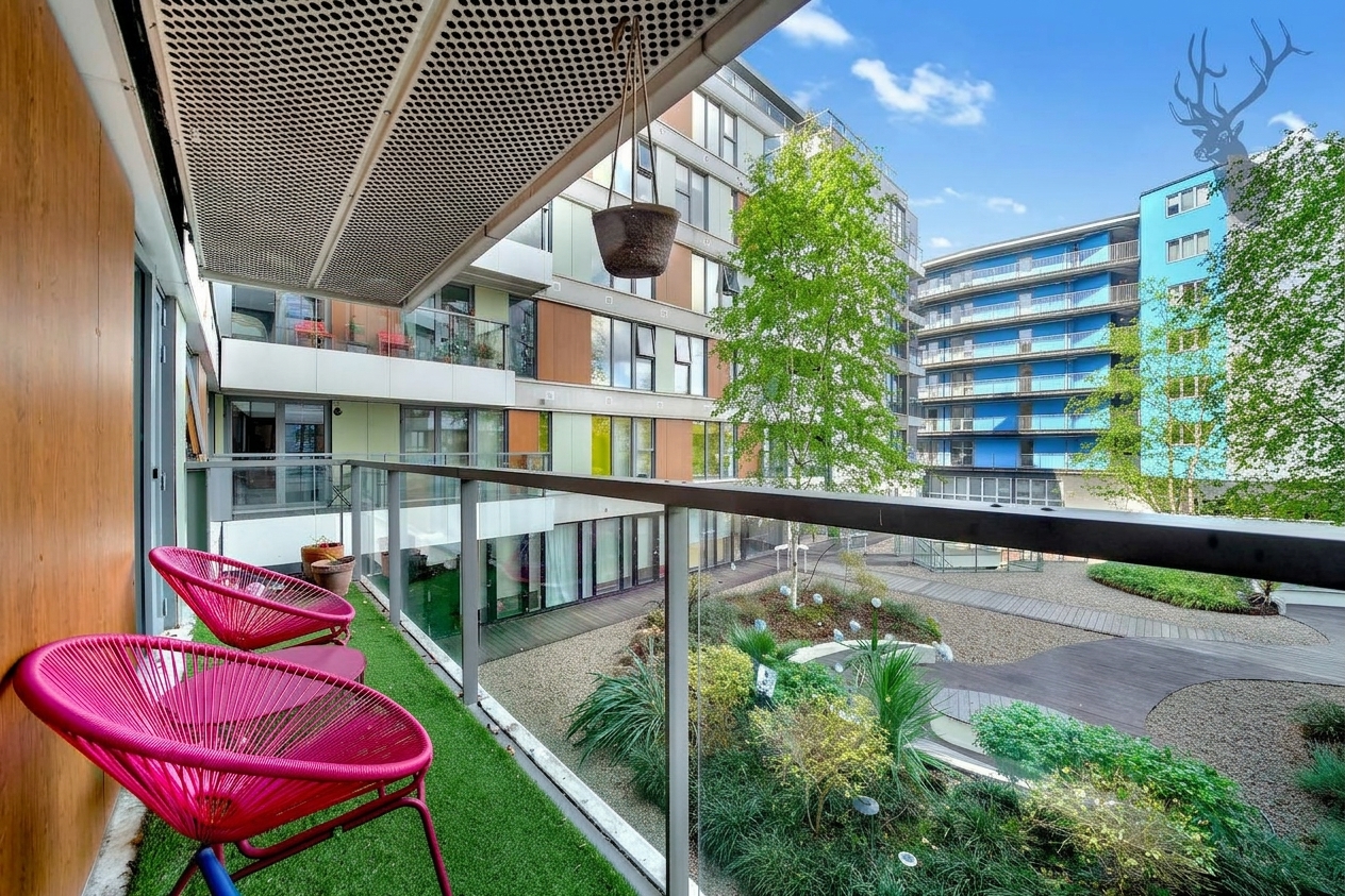2 bedroom flat for sale, Ink Court, London, E3, photo 3