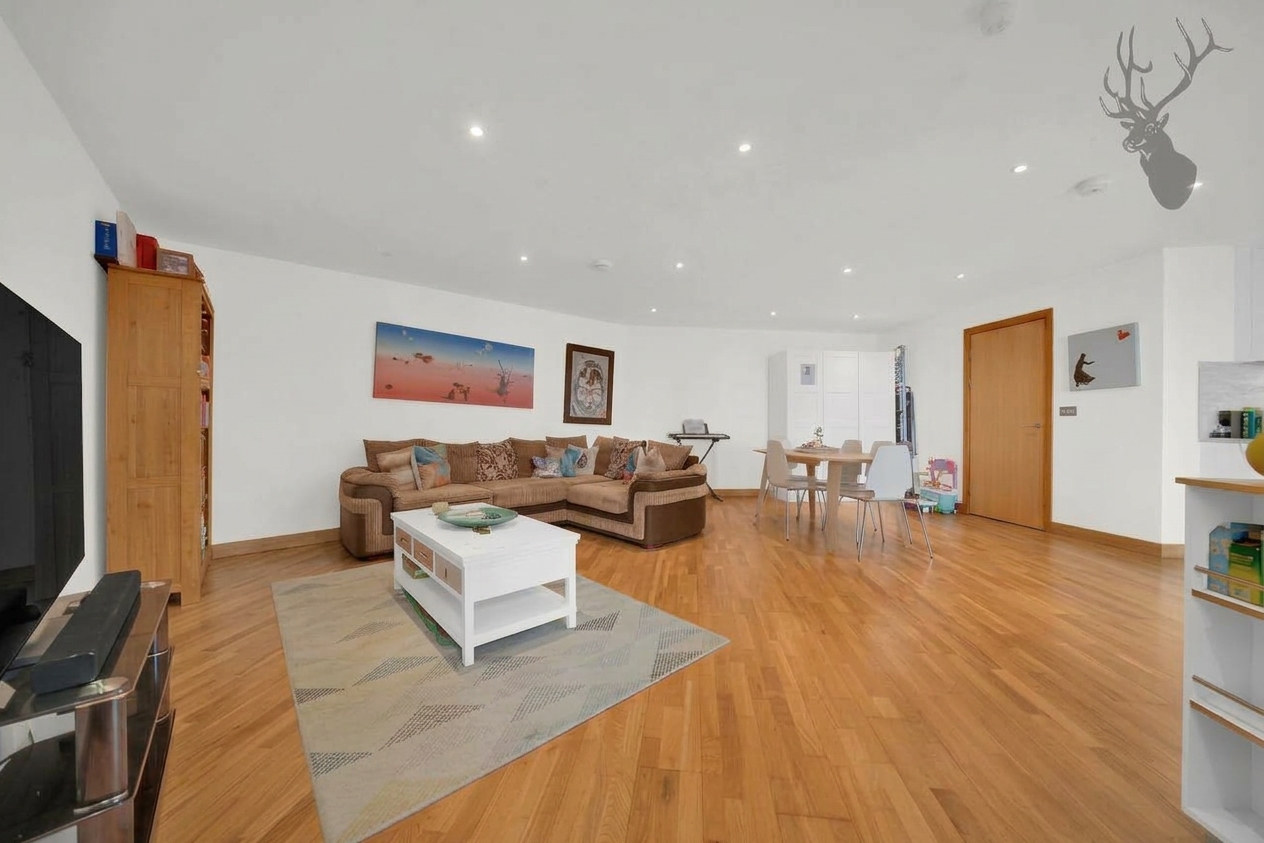 2 bedroom flat for sale, Ink Court, London, E3, photo 5