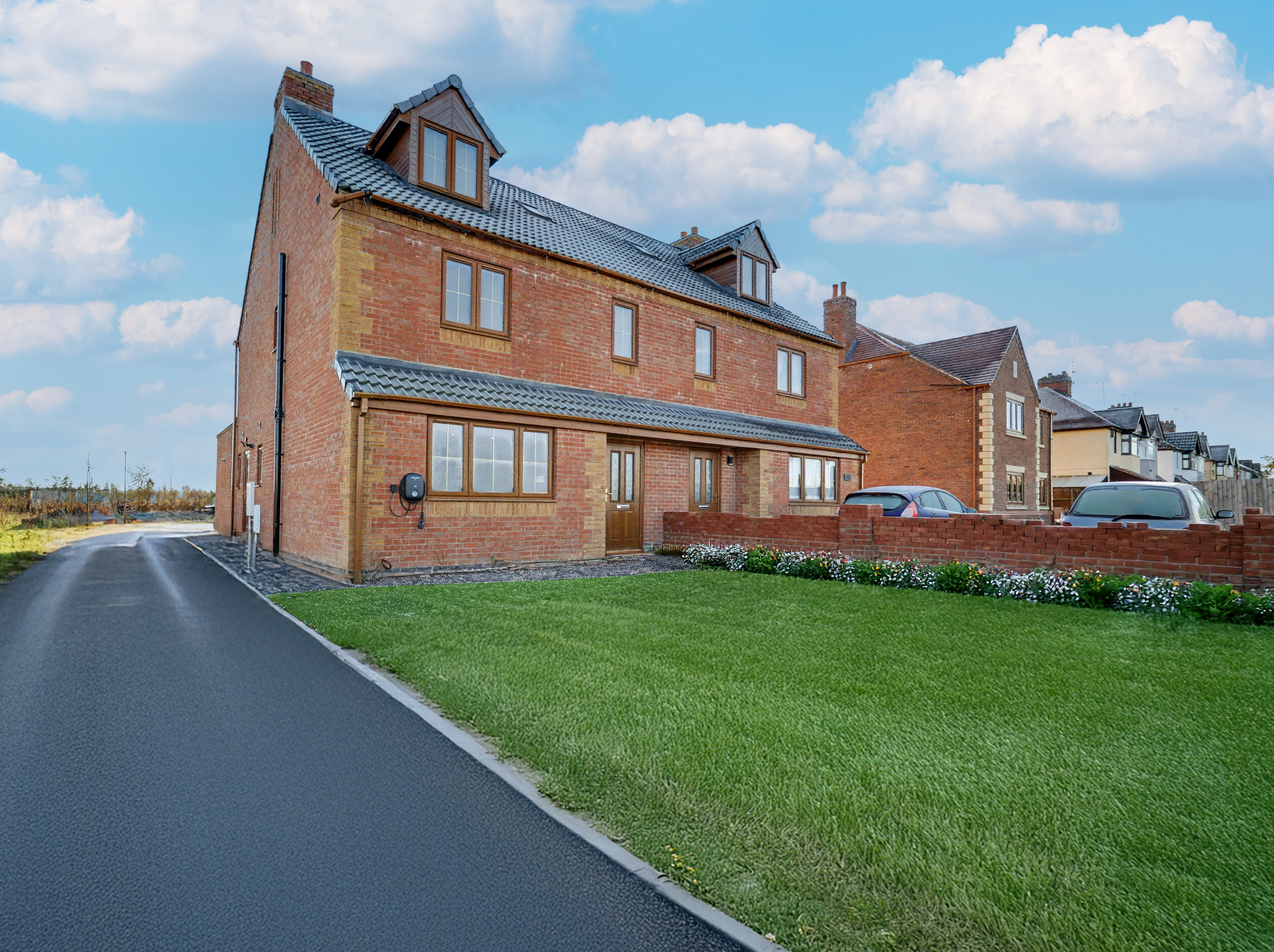 4 bedroom semi detached house for sale, Coventry Road, Bedworth, CV12