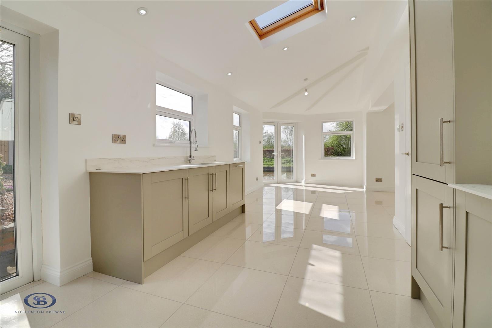 4 bedroom house for sale, Carlyle Close, Stoke-On-Trent, ST7, photo 3
