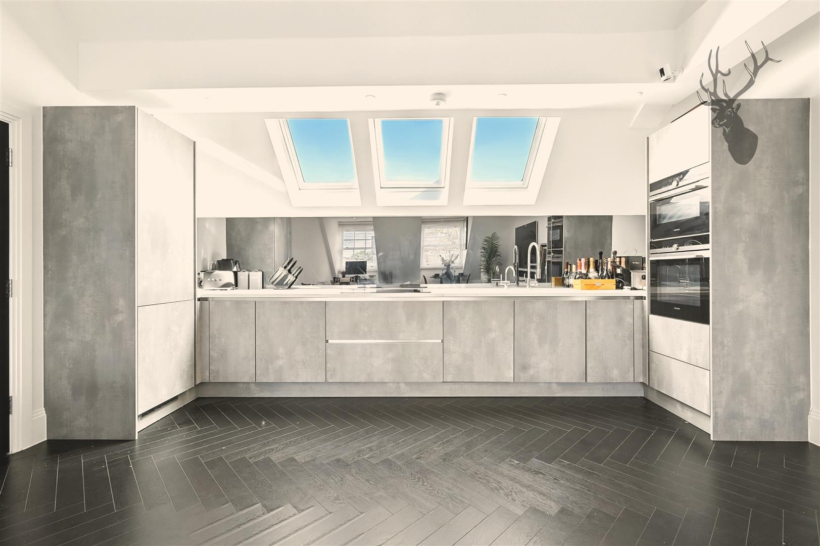 2 bedroom flat for sale, Imperial Heights, Chigwell, IG7, photo 5