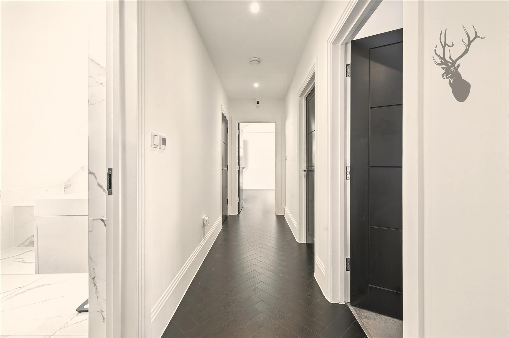 2 bedroom flat for sale, Imperial Heights, Chigwell, IG7, photo 9 of 18