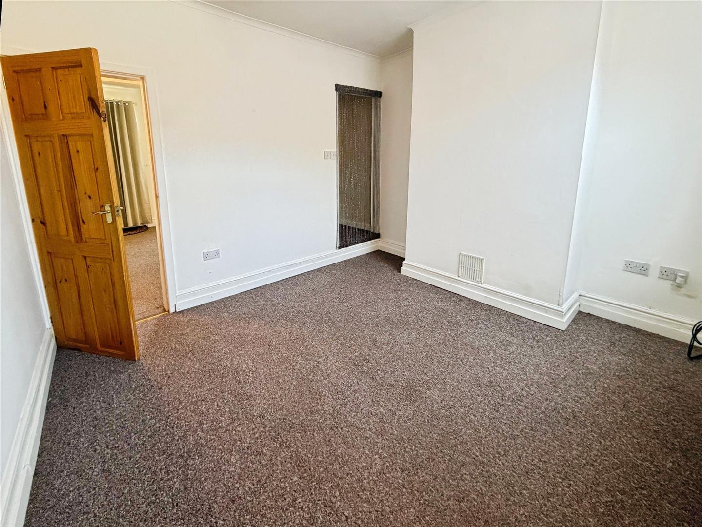 2 bedroom house for sale, Chester Road, Stoke-On-Trent, ST7, photo 4
