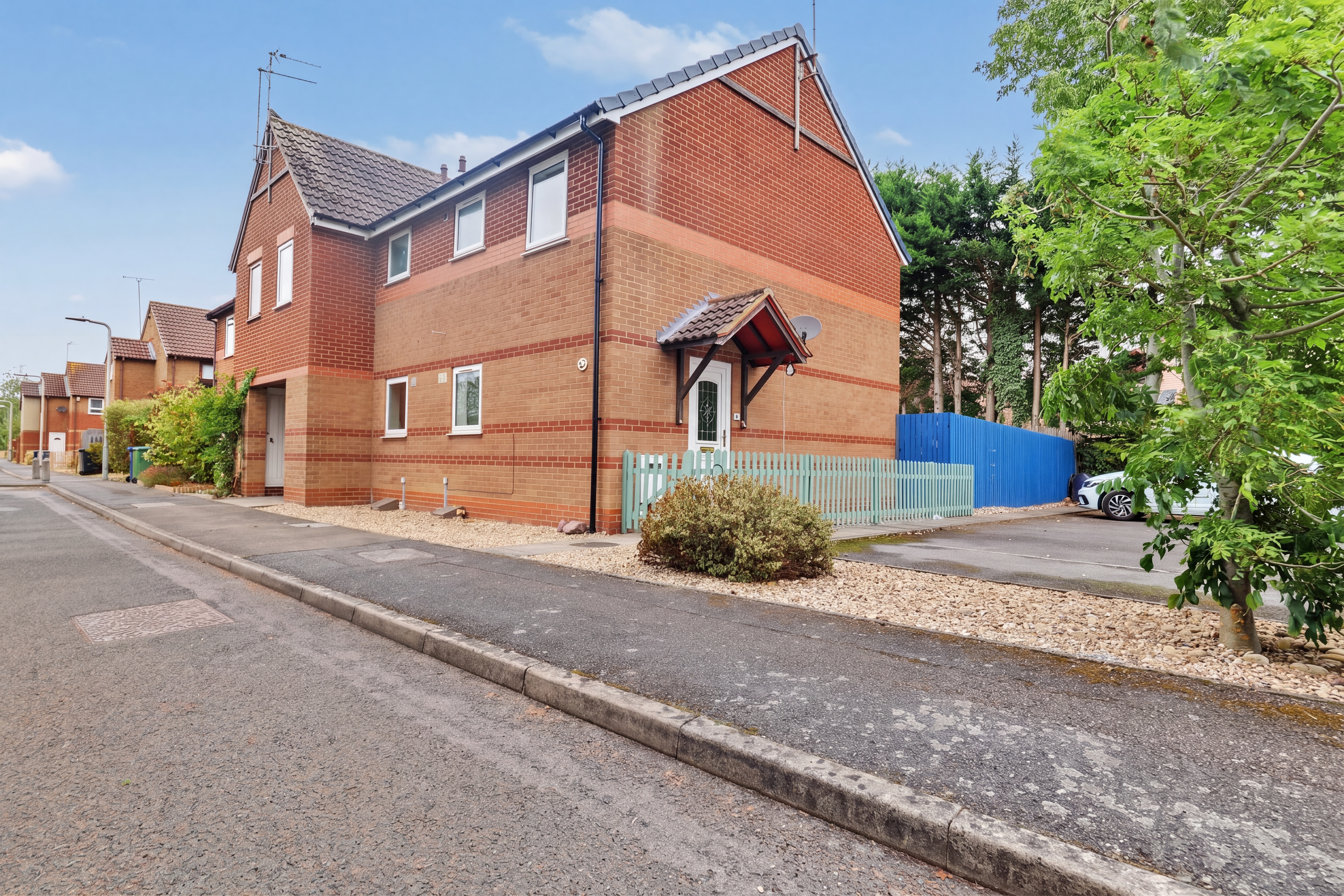 2 bedroom terraced house for sale, Pear Tree Gardens, Market Harborough, LE16