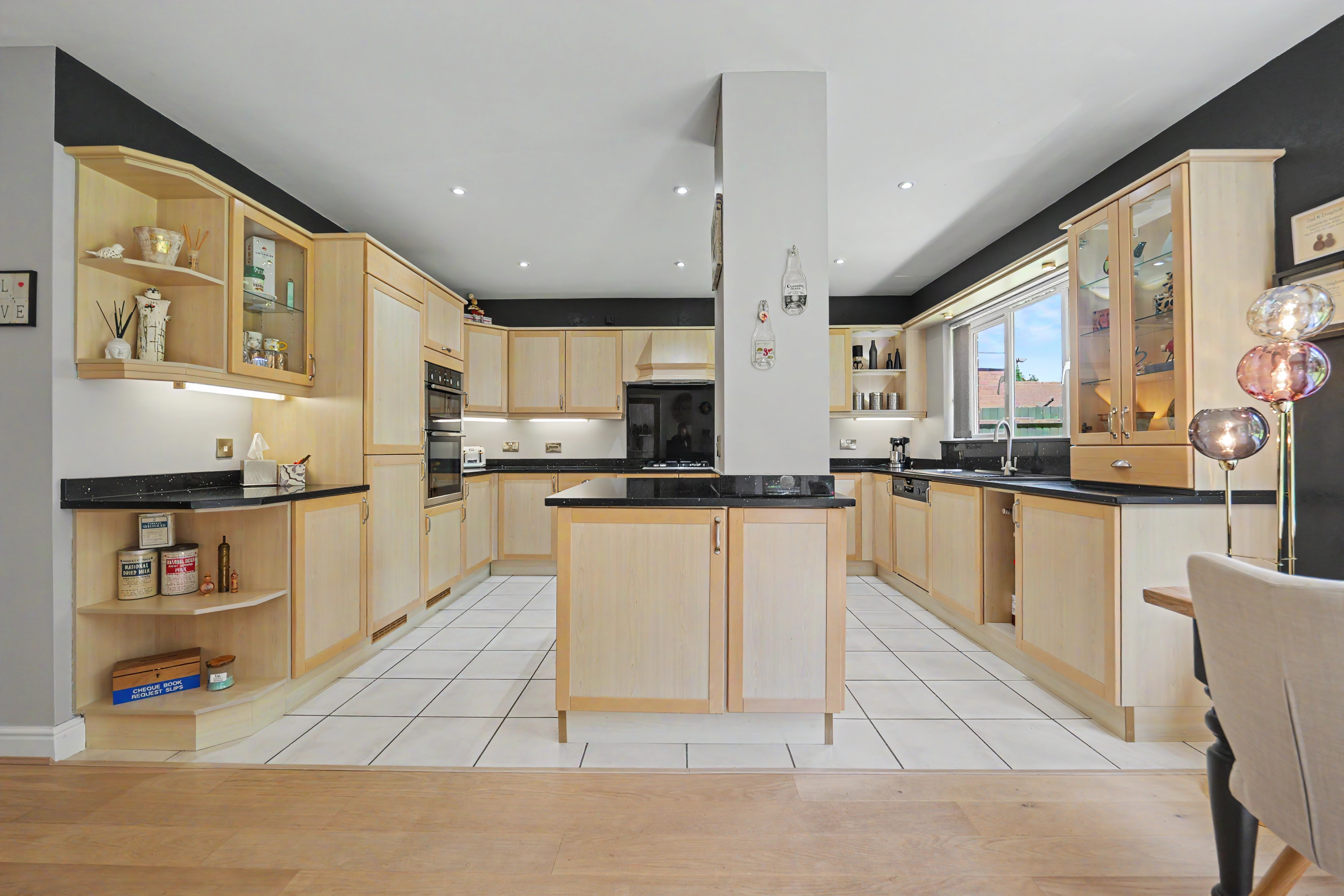5 bedroom detached house for sale, Woodlands Close, Leicester, LE2