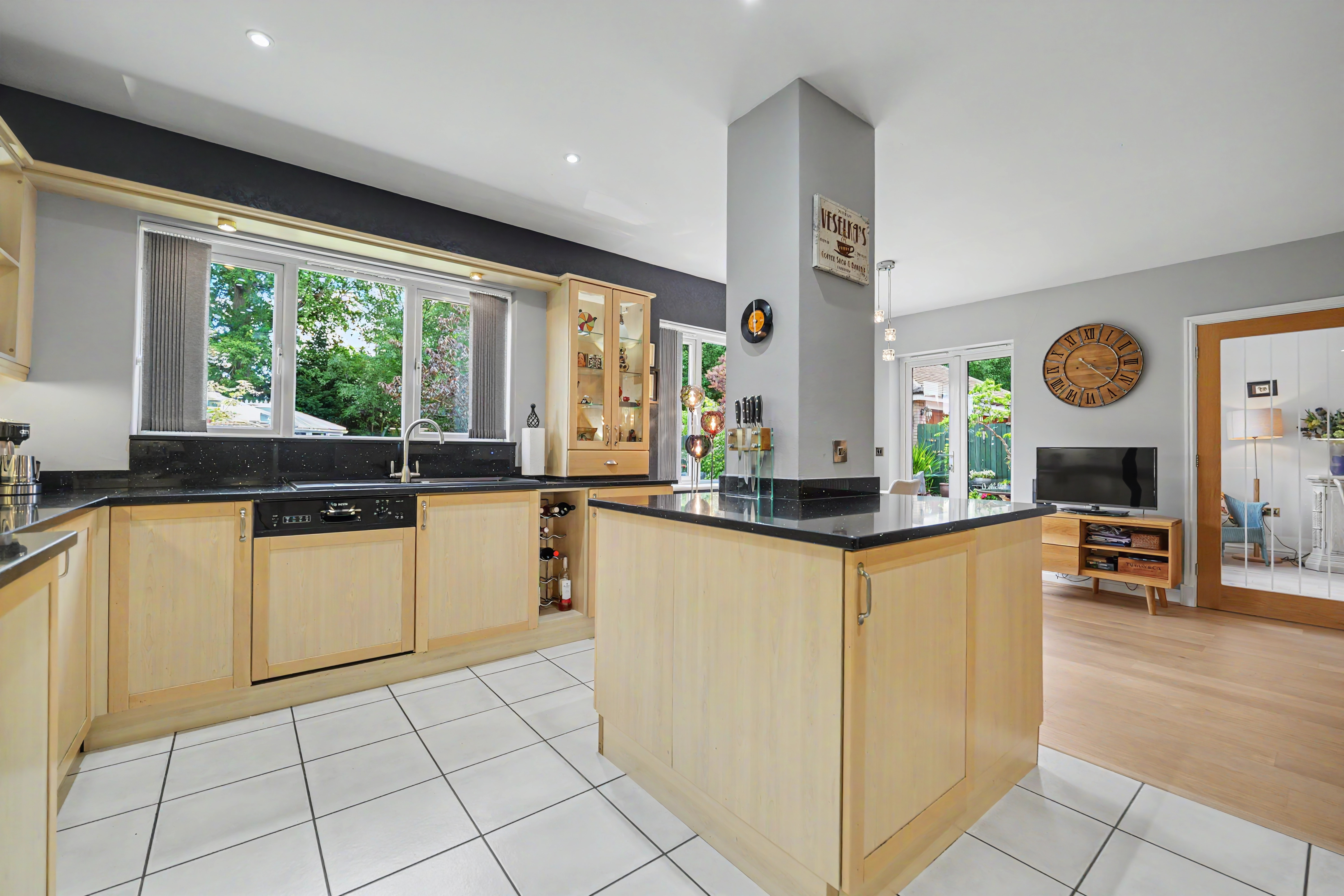 5 bedroom detached house for sale, Woodlands Close, Leicester, LE2