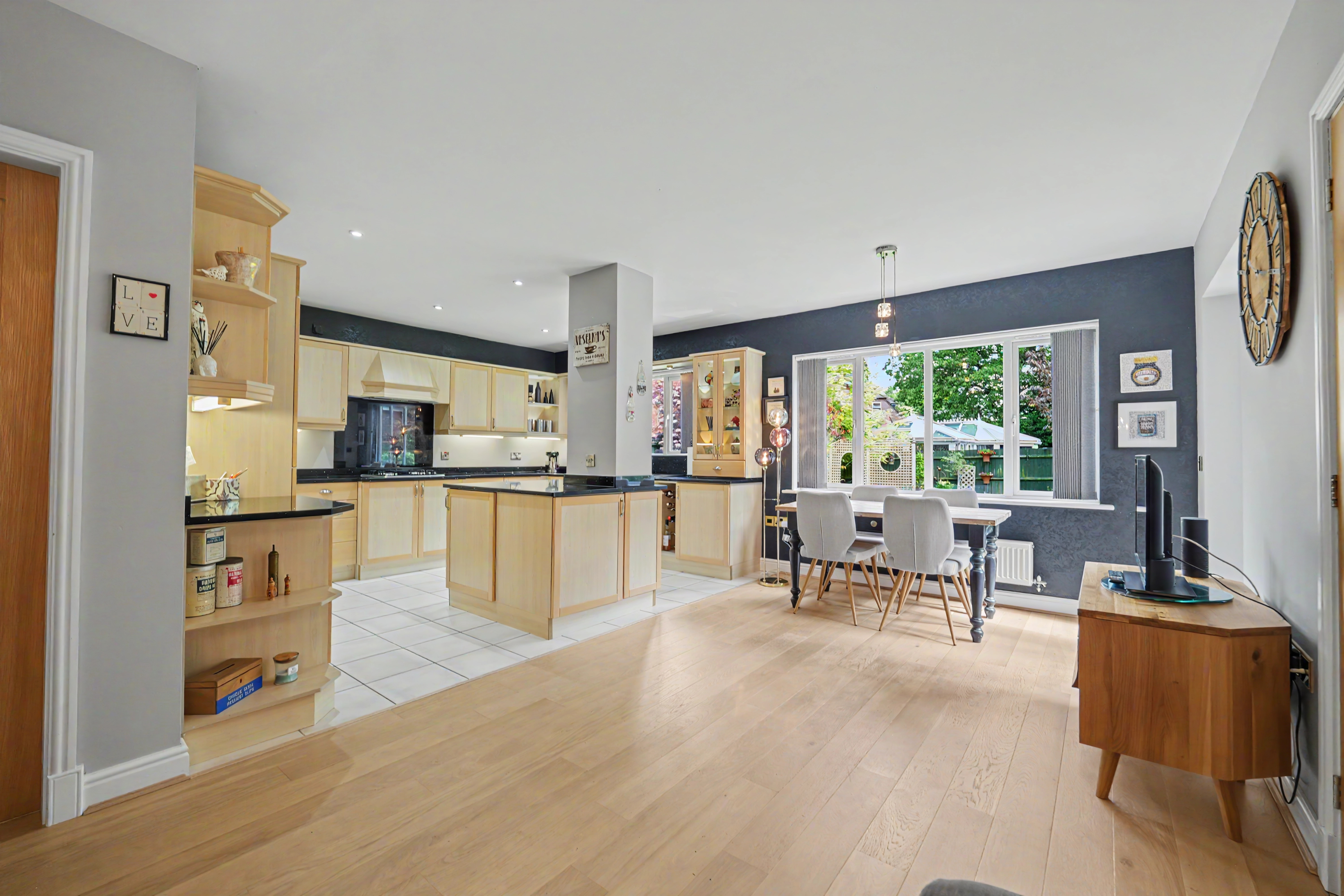 5 bedroom detached house for sale, Woodlands Close, Leicester, LE2