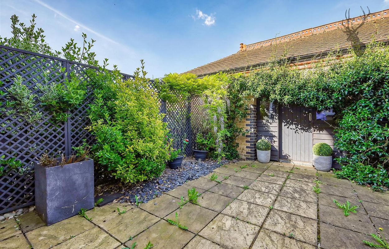 3 bedroom terraced house for sale, Elmbridge Hall, Ongar, CM5, photo 17 of 19