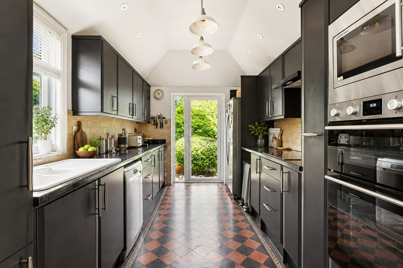 6 bedroom for sale, Key Street, Sittingbourne, ME10