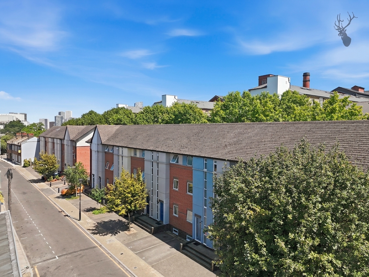 5 bedroom mid-terraced house for sale, Blondin Street, London, E3