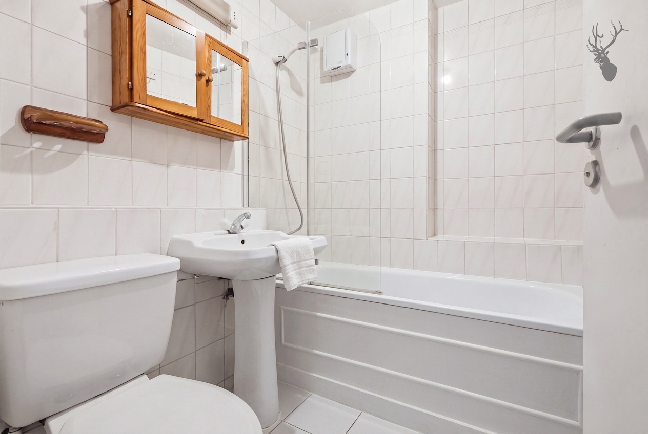 5 bedroom mid-terraced house for sale, Blondin Street, London, E3, photo 9 of 19