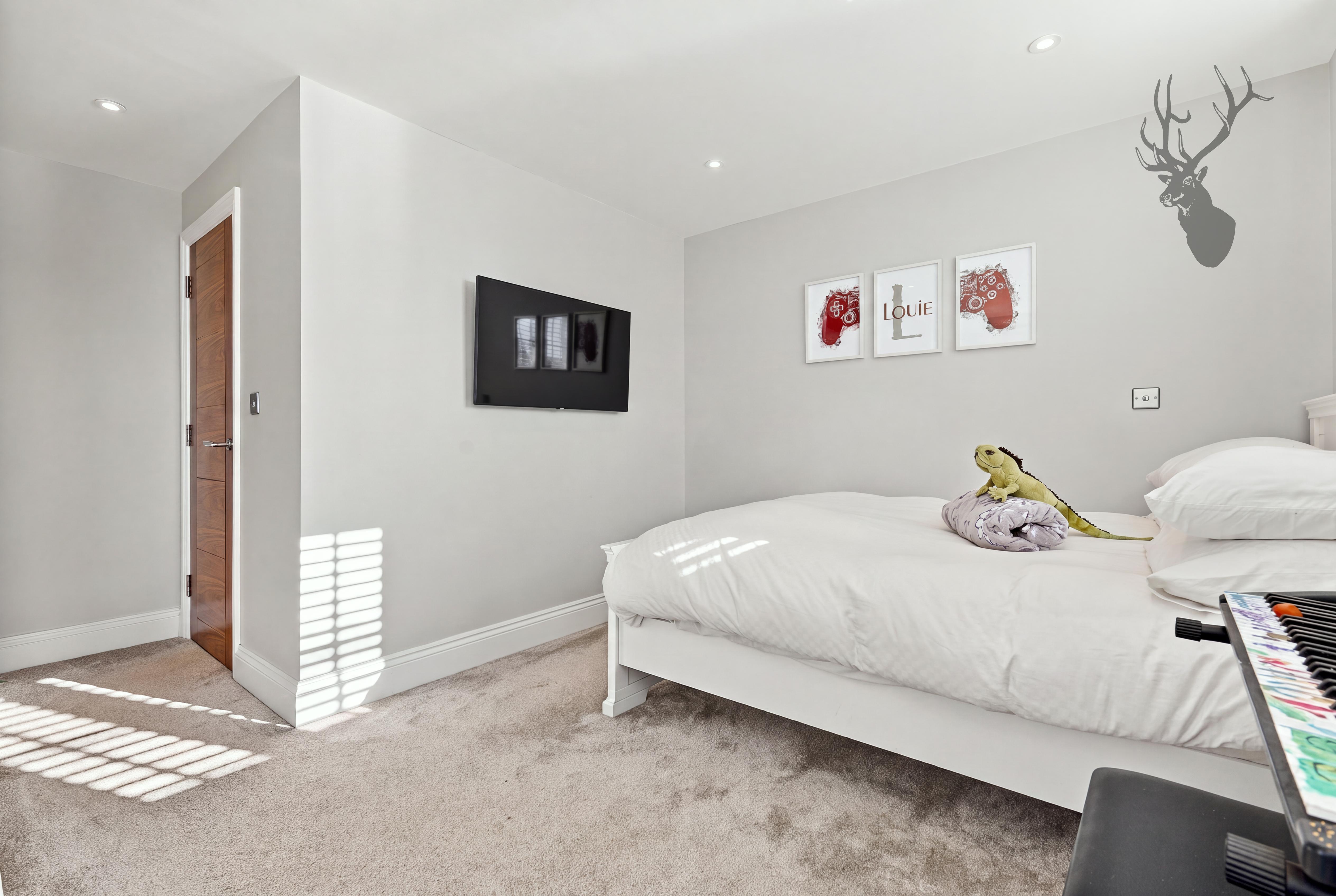 3 bedroom semi detached house for sale, Abbotts Way Oak Hill Road, Romford, RM4, photo 12 of 20