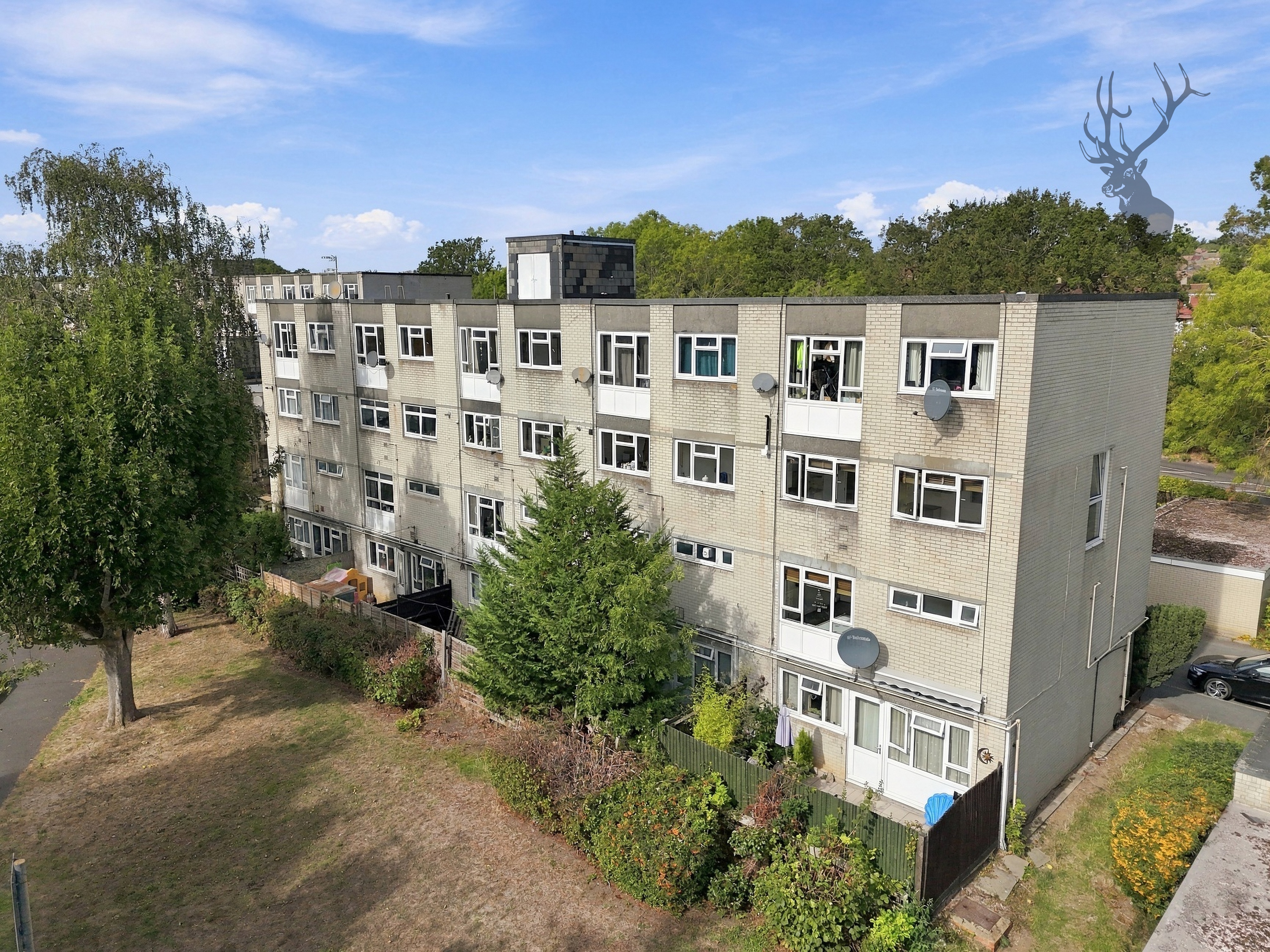 2 bedroom flat for sale, Longcroft Rise, Loughton, IG10