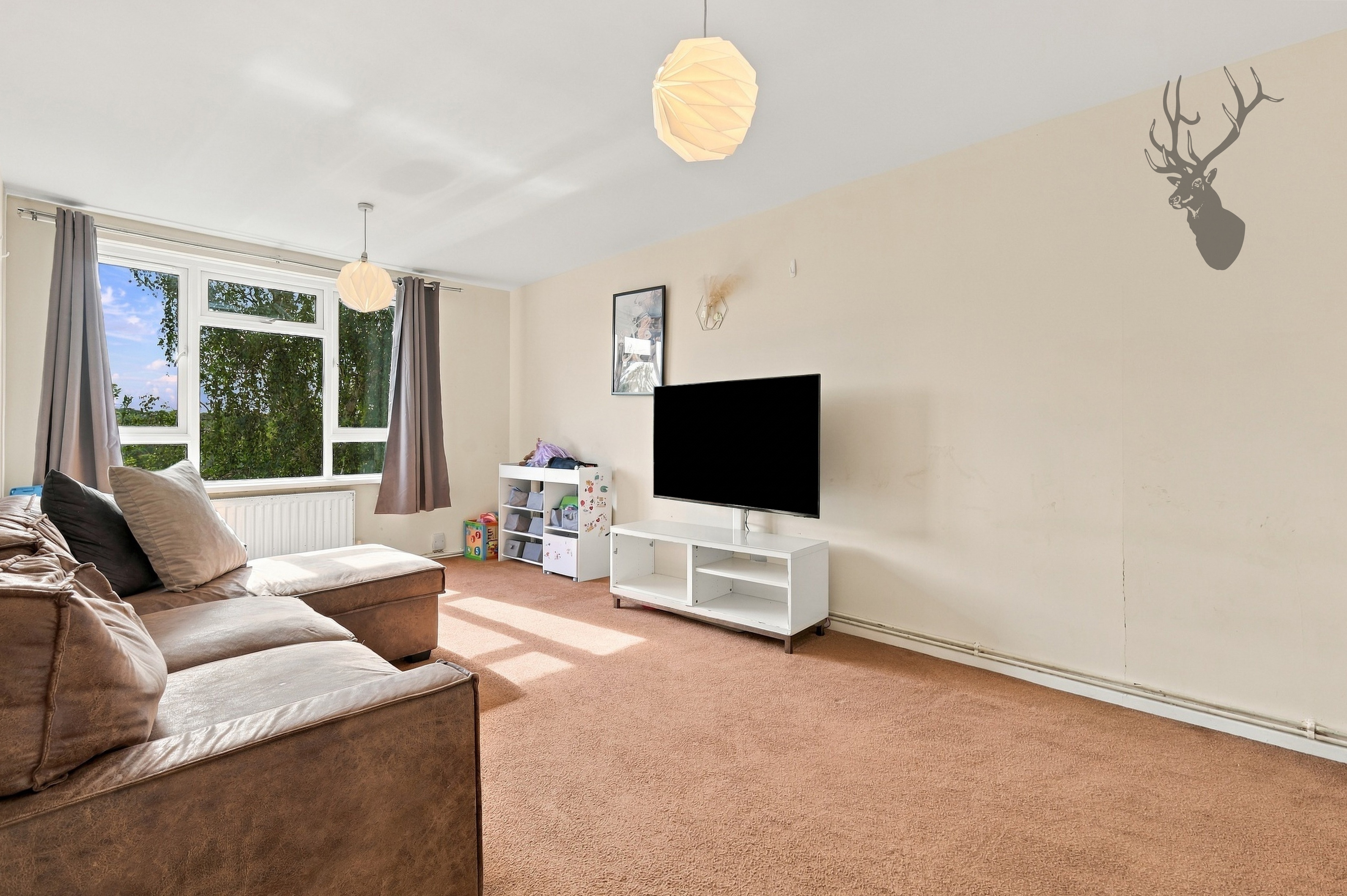 2 bedroom flat for sale, Longcroft Rise, Loughton, IG10, photo 2