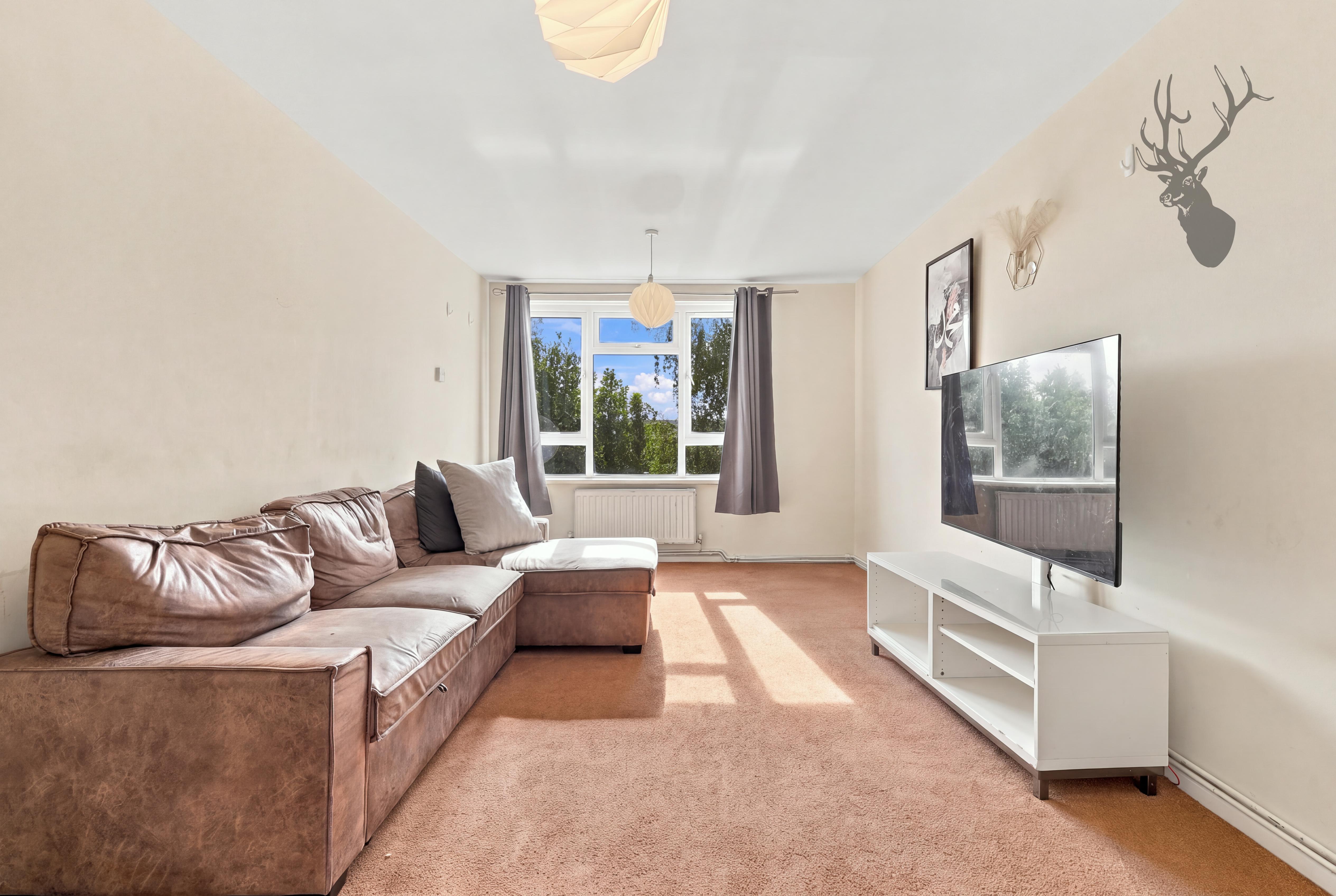 2 bedroom flat for sale, Longcroft Rise, Loughton, IG10, photo 3